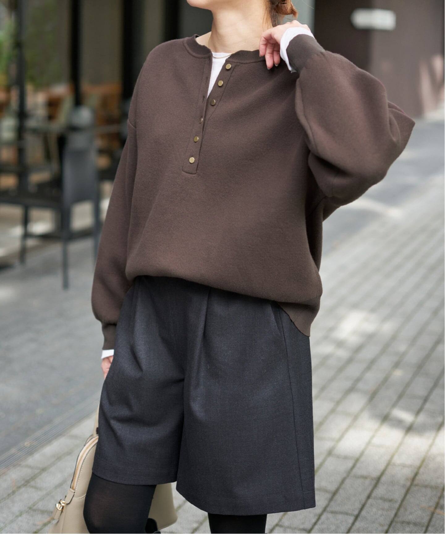 WEB限定カラー有り / 追加3》メタルボタンヘンリーネックニット