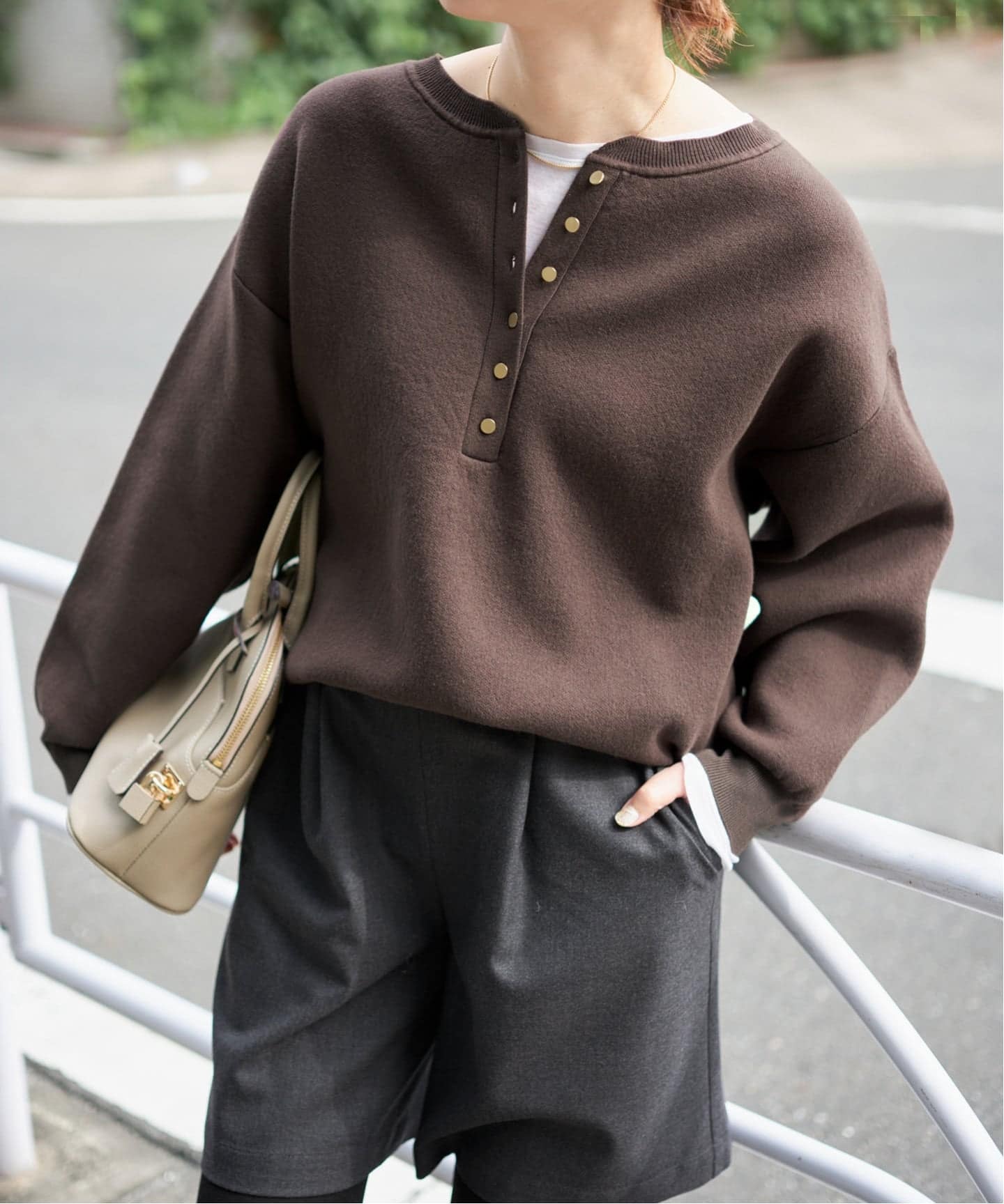 WEB限定カラー有り / 追加3予約》メタルボタンヘンリーネックニット