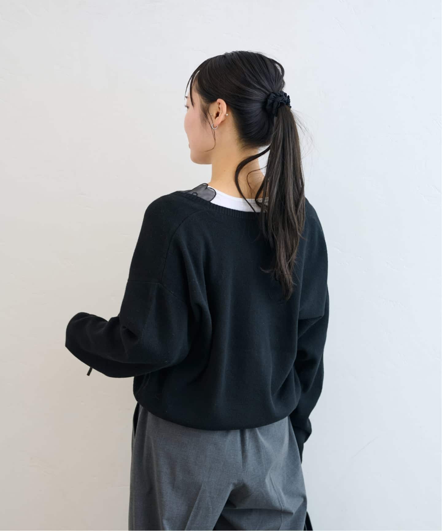 フェリック 長袖 ニット セーター シルク フラワーモチーフ クルーネック 黒 42150098286_C_2.jpg