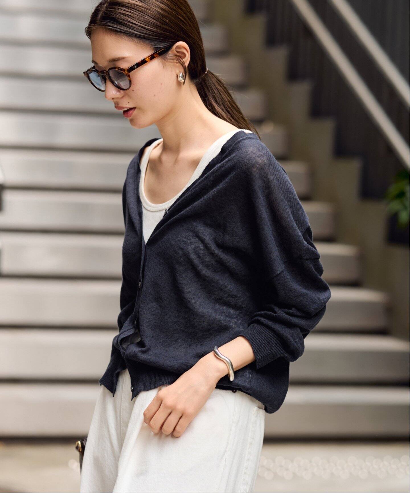定価18700円　新品　Li/Co ニュアンスVカーディガン　ホワイト FRAMeWORK｜Li/Co ニュアンスVカーディガン | Rakuten Fashion