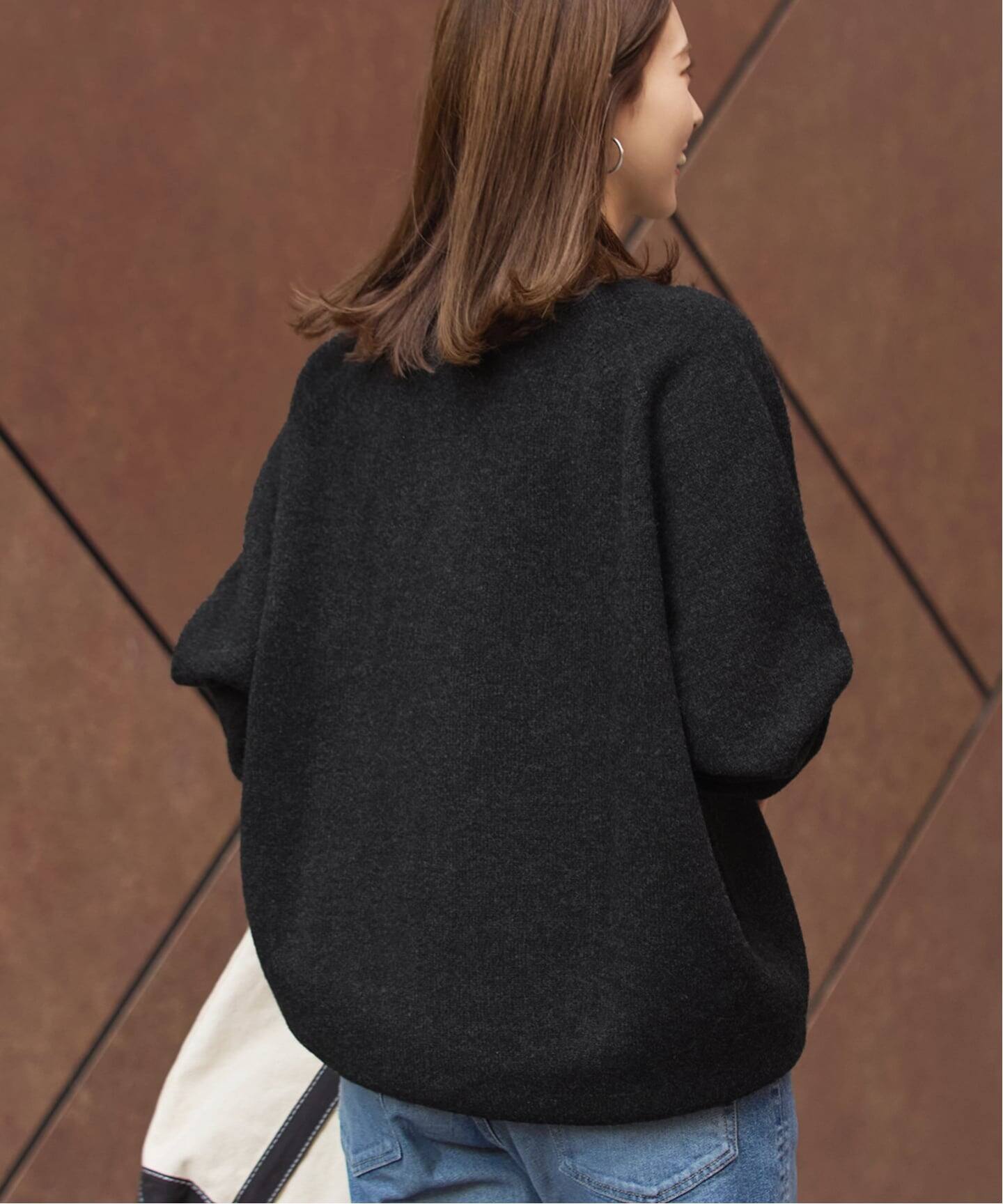 ラグランスリーブ Vネックプルオーバー（ニット／セーター