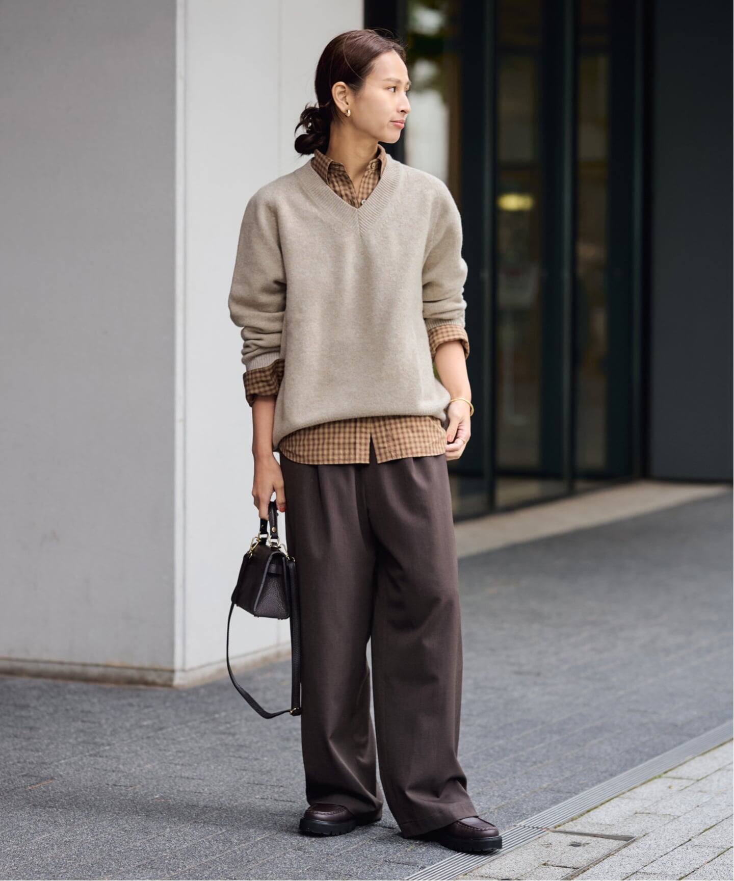 ラグランスリーブ Vネックプルオーバー（ニット／セーター