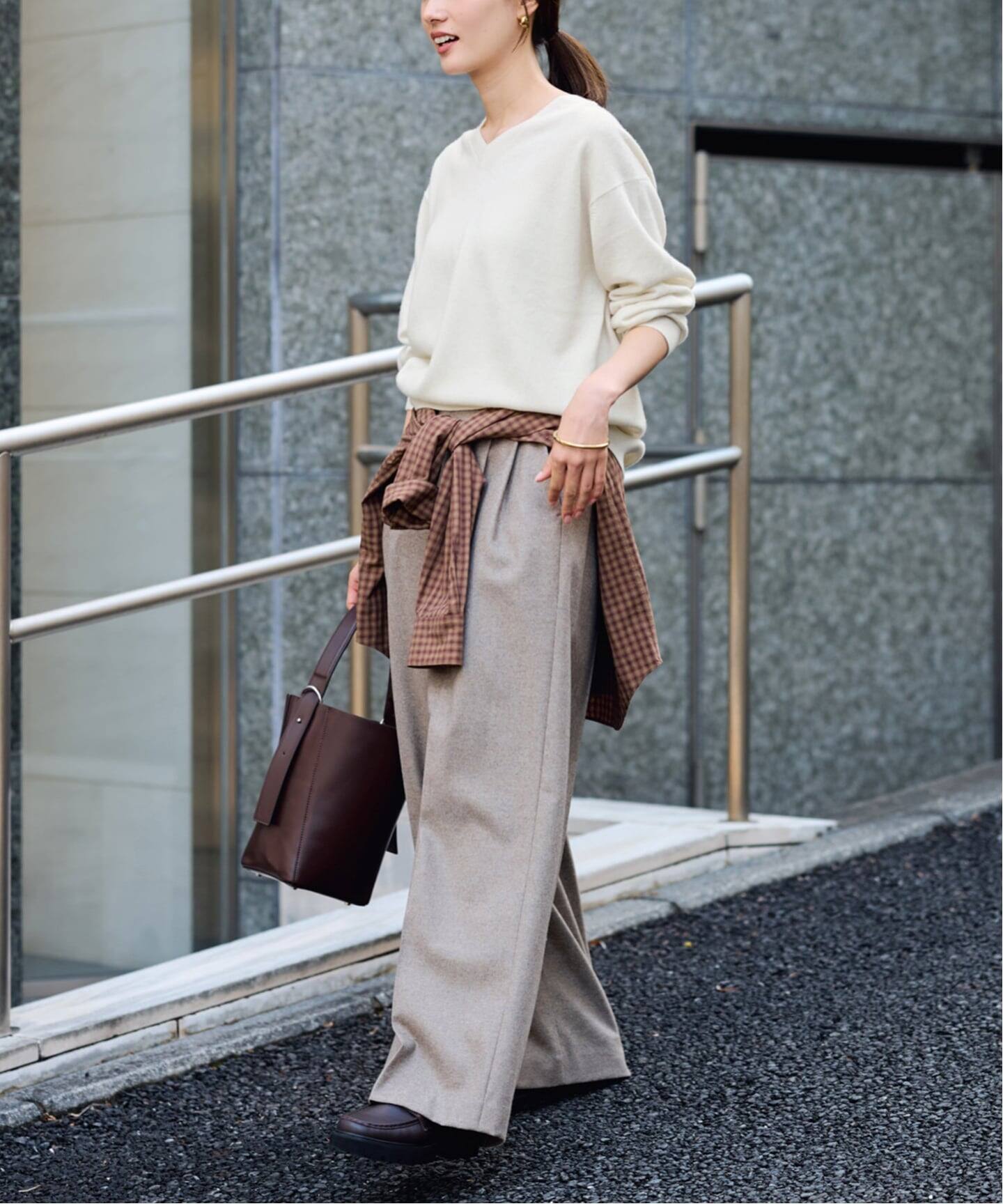 カシミヤブレンドウールVネックニット（ニット／セーター）｜FRAMeWORK