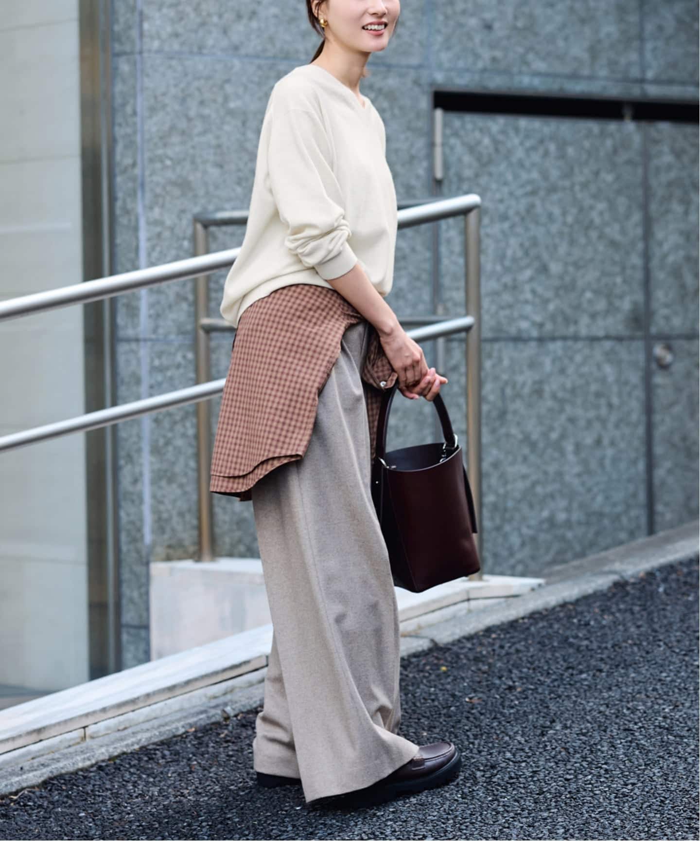 カシミヤブレンドウールVネックニット（ニット／セーター）｜FRAMeWORK