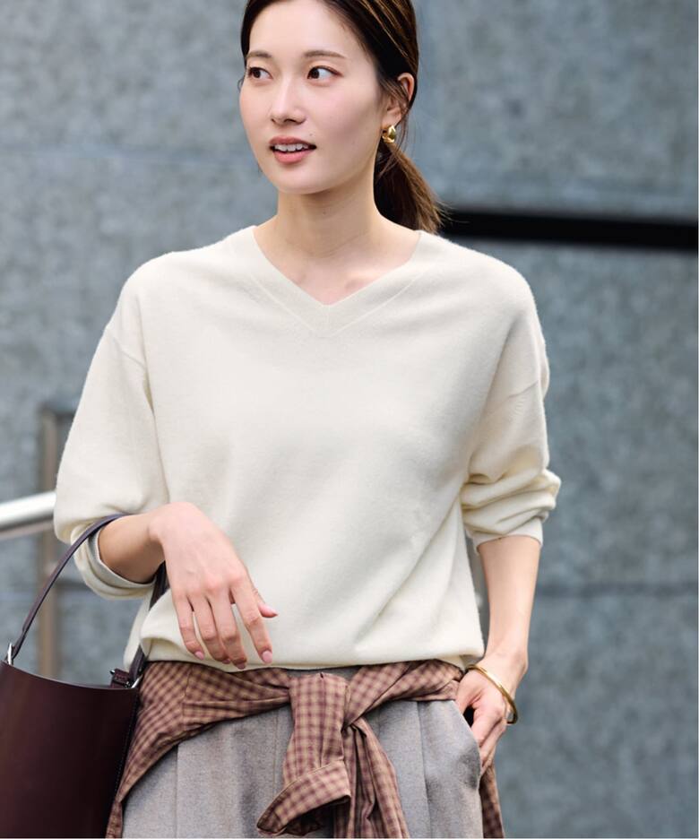 カシミヤブレンドウールVネックニット（ニット／セーター）｜FRAMeWORK  