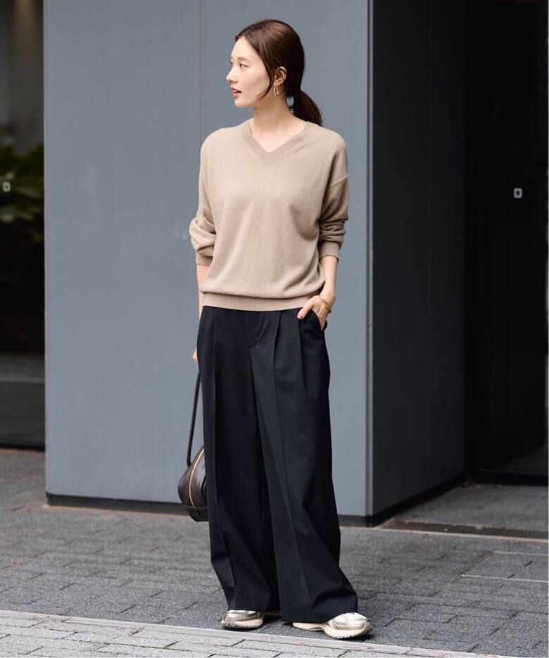 カシミヤブレンドウールVネックニット（ニット／セーター）｜FRAMeWORK  