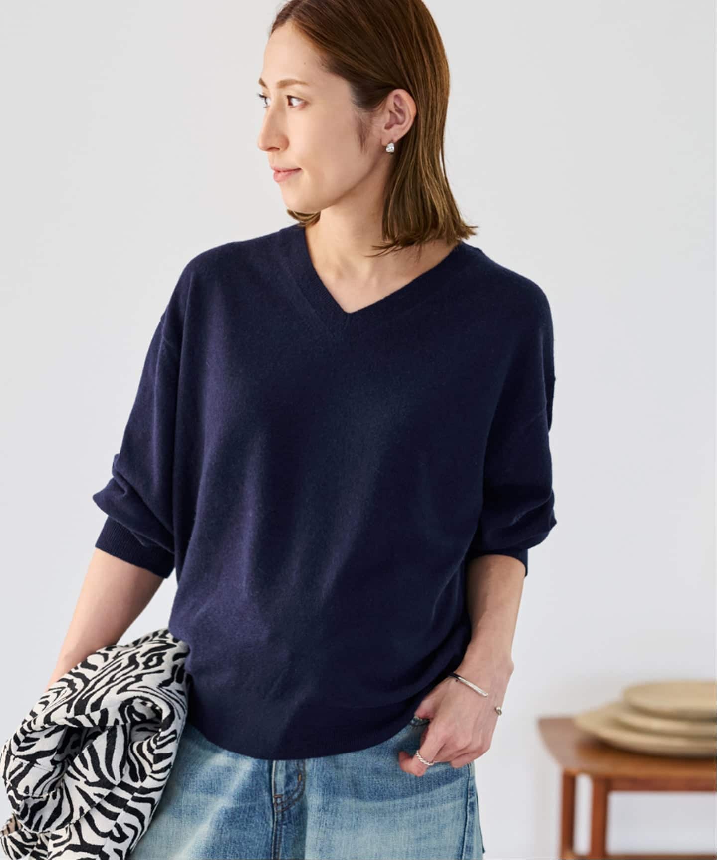 カシミヤブレンドウールVネックニット（ニット／セーター