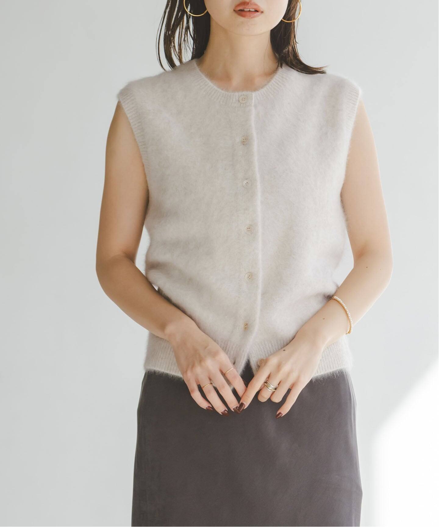 NOBLE FOX/Caファーニットフロントボタンベスト　グレー FOX/Caファーニットフロントボタンベスト（ベスト）｜NOBLE