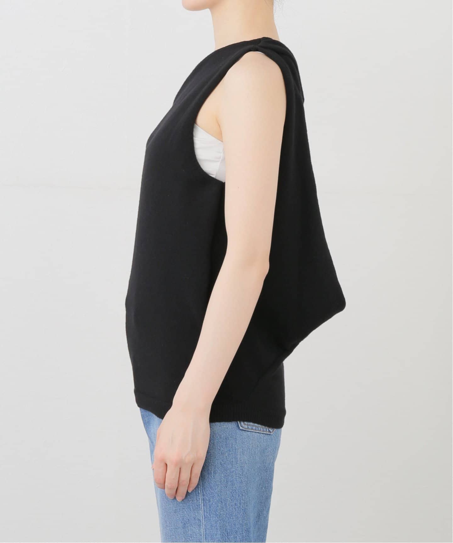 ROHE ロヘ ニット ブラック 黒 サイズ:36(S) | 25春夏 ワンショルダー ニット | Sculptural open back top 25080250001410 | プルオーバー コンパクト ウール | イタリア製 | トップス セーター【レディース】【中古】 ROHE ロヘ ニット ブラック 黒 サイズ:36(S) | 25春夏 ワン