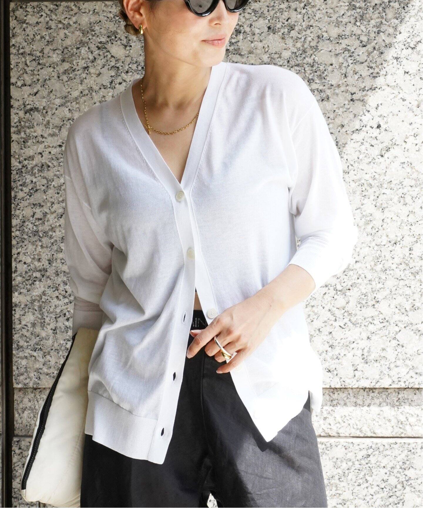 Fine Cotton Vネック　カーディガン ホワイト　白　美品 Fine Cotton Vネック カーディガン（ニット／セーター