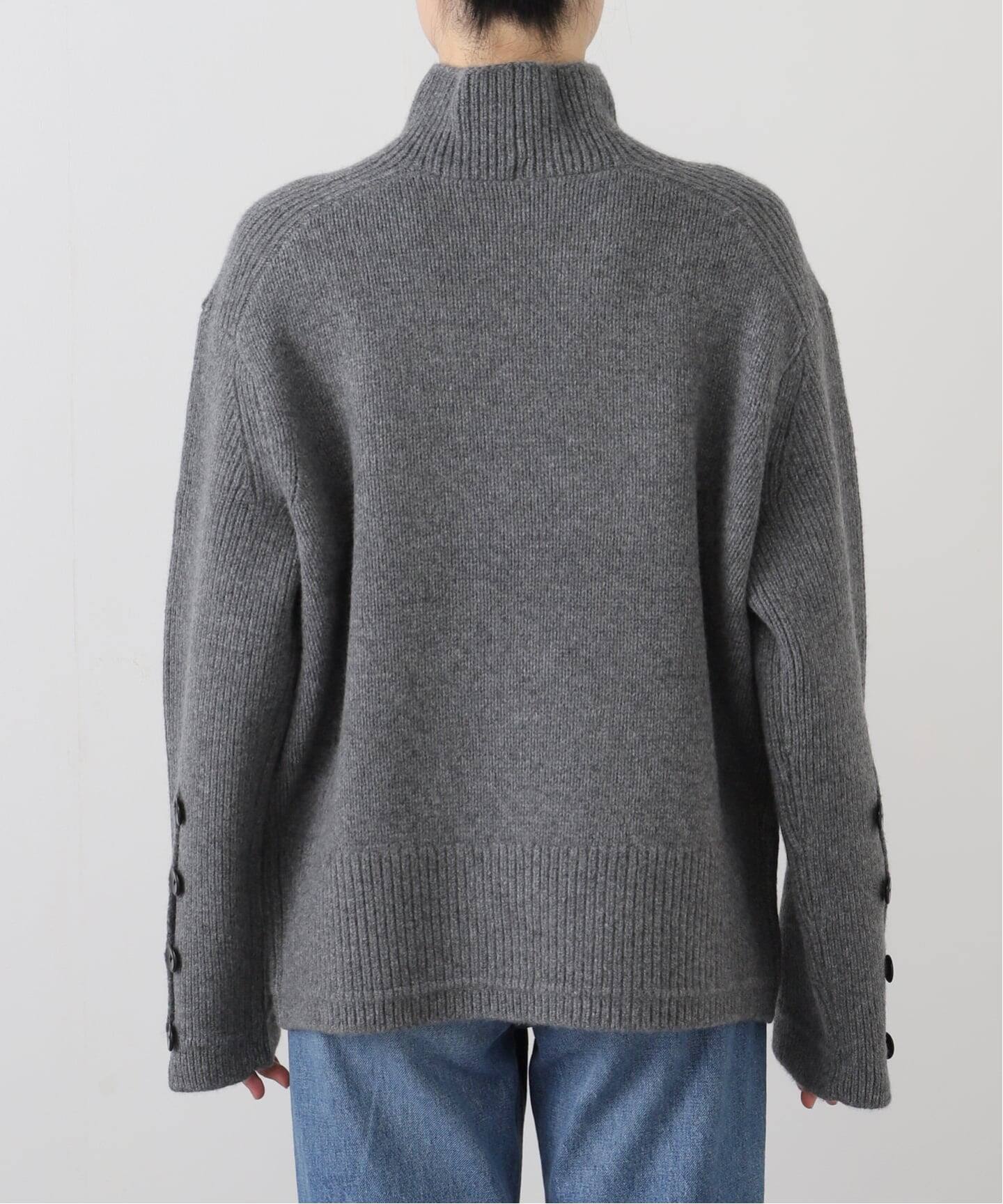 MARIA MCMANUS/マリアマクマナス】Button Mock Neck（ニット／セーター