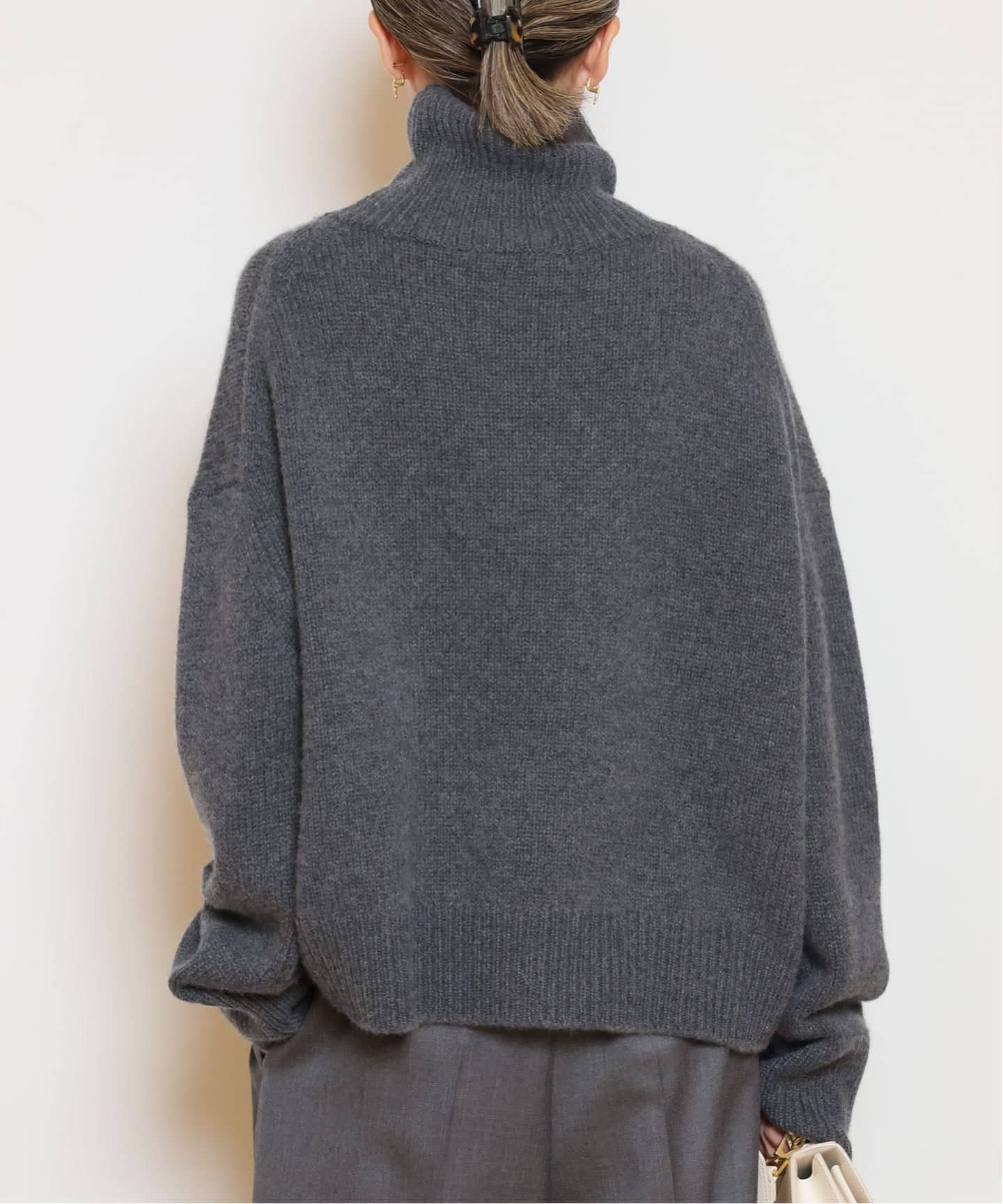 R2W/アールツーダブリュー】CASHMERE タートルネックニット（ニット