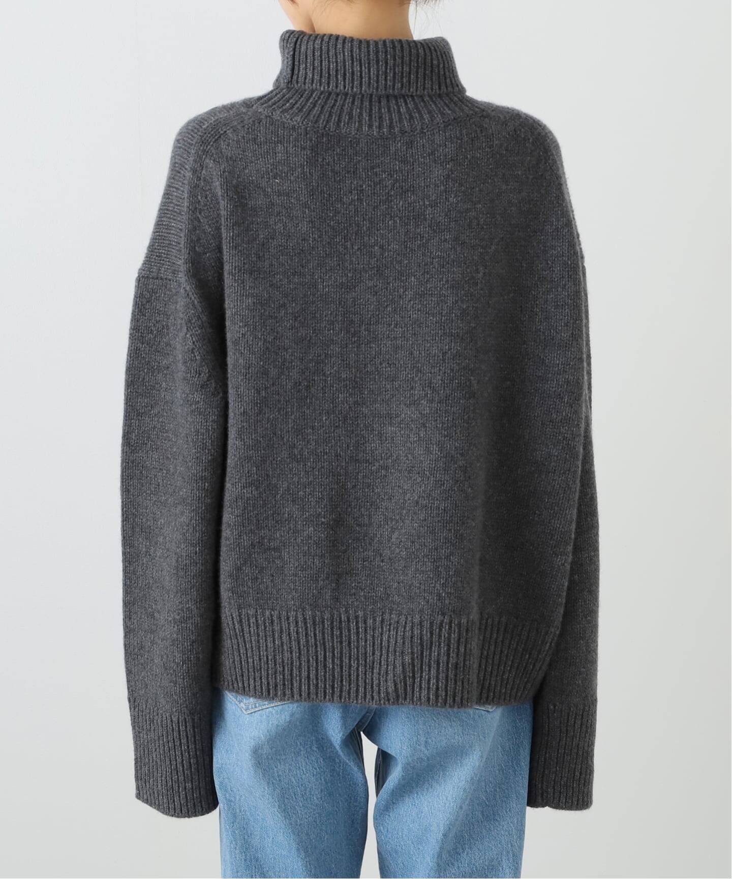 R2W/アールツーダブリュー】CASHMERE タートルネックニット（ニット