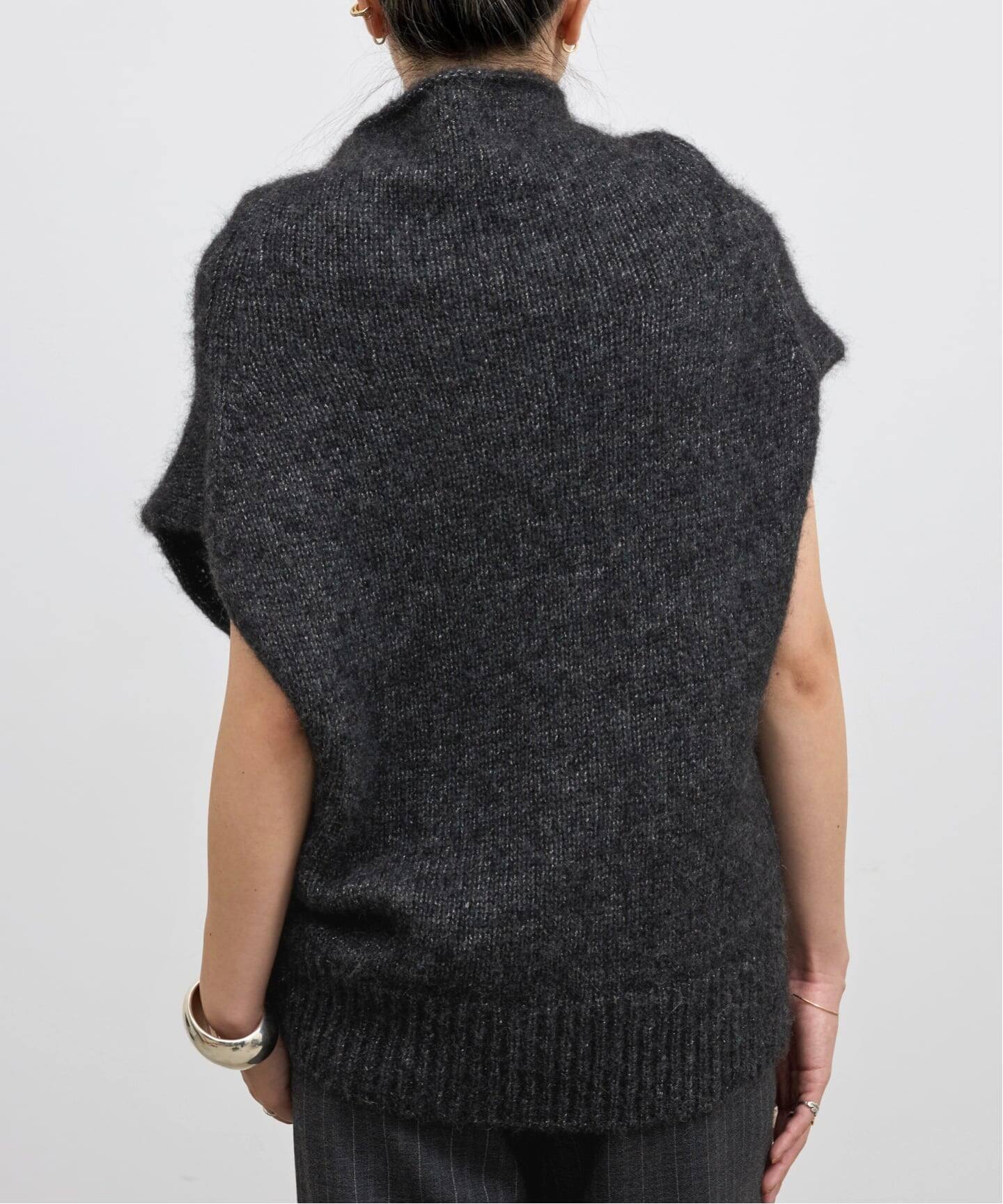 アパルトモン　Ponte Vest〈ポンチベスト〉黒 VU｜boa v vest [BLACK］ボア Vネックベスト/vu-cut-011 - Palm