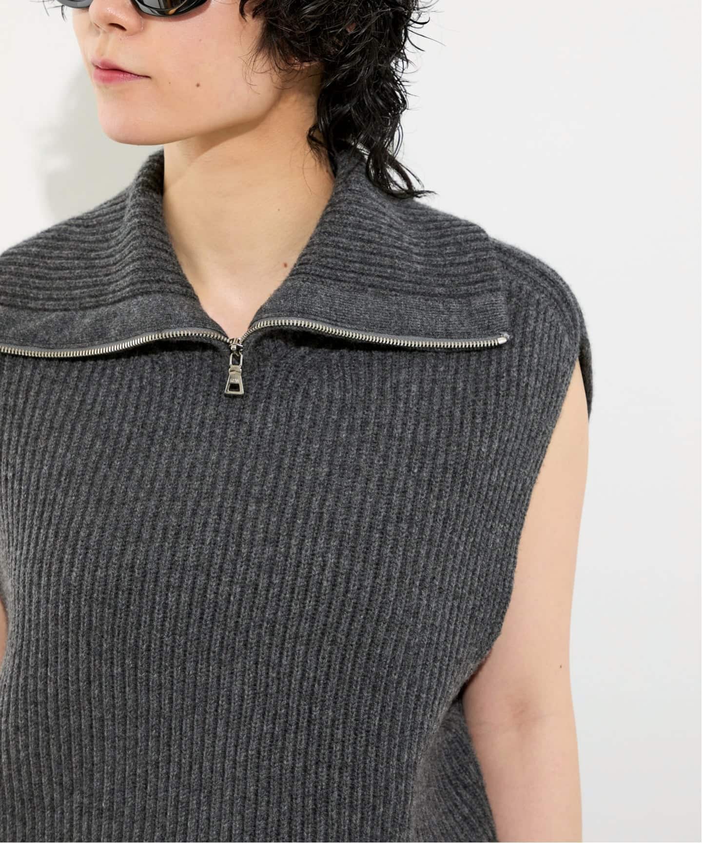 R2W/アールツーダブリュー】 ZIPPER KNIT VEST（ニット