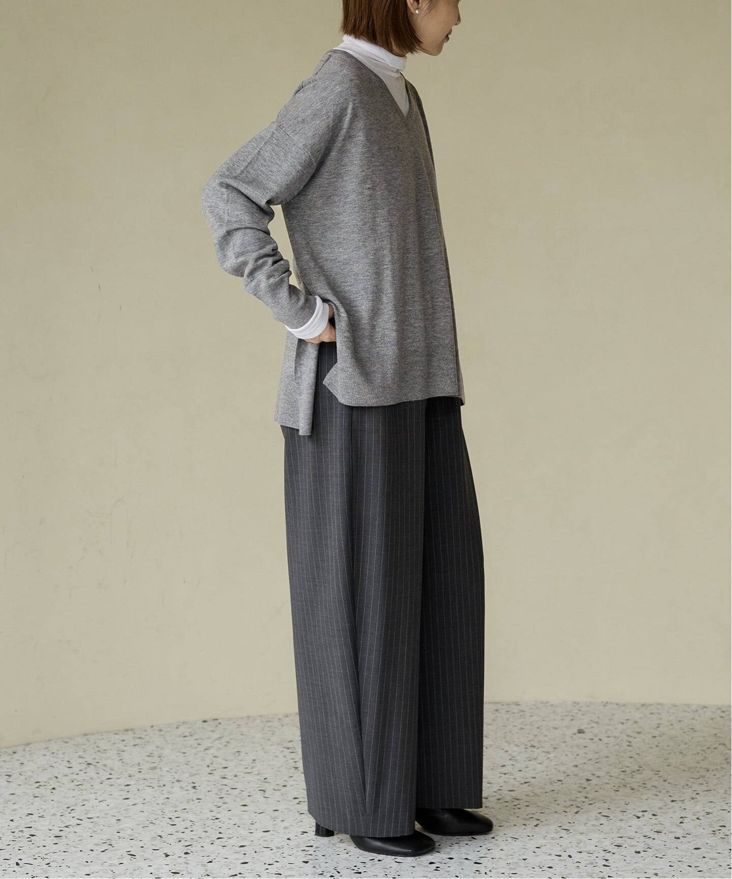 ebure サスティナブルライトウール　Vネックプルオーバー 24AW ebure サスティナブルライトウール Vネックプルオーバー 24AW 24AW