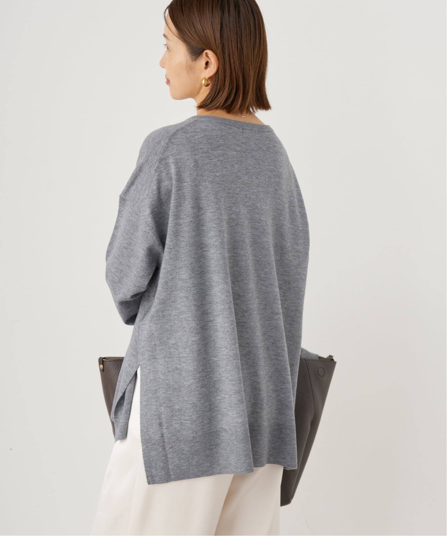 ebure サスティナブルライトウール　Vネックプルオーバー 24AW ebure サスティナブルライトウール Vネックプルオーバー 24AW