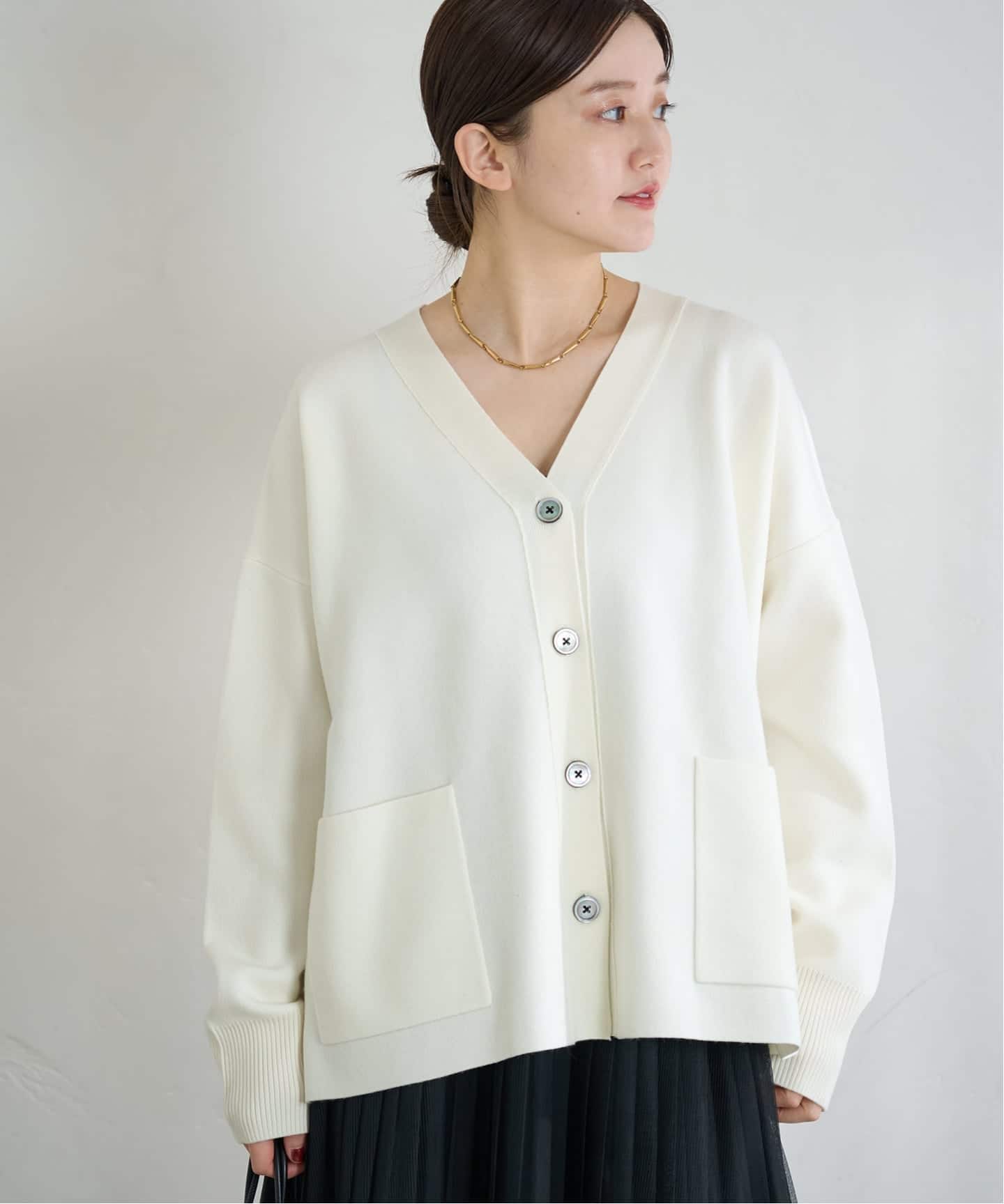 予約》スーパーファインスムースVネックミドルカーディガン