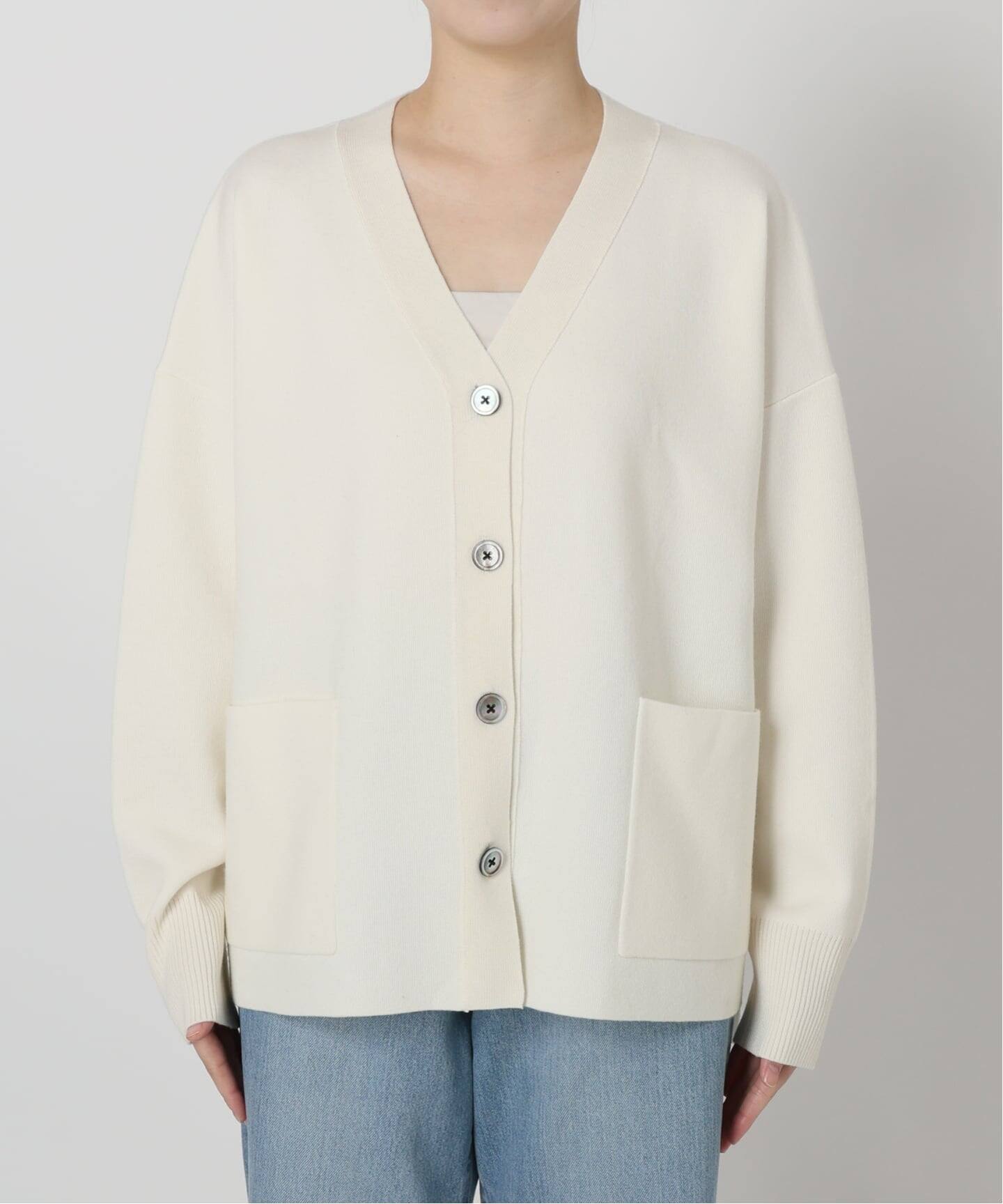 予約》スーパーファインスムースVネックミドルカーディガン