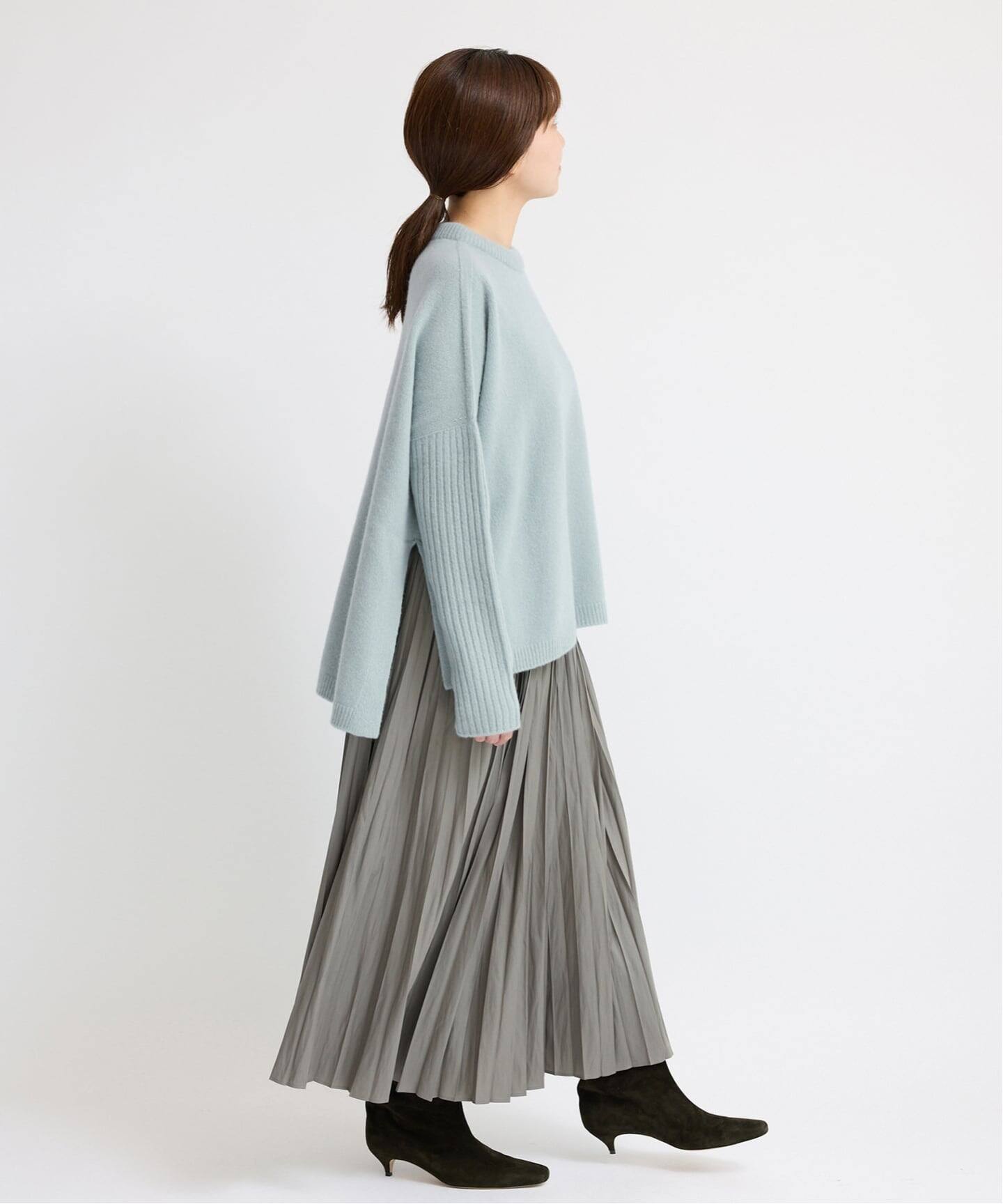 美品 IENA カシミア混 脇スリット Aラインニット IENA（イエナ）の「ウールカシミヤ 脇スリットクルーネックプル