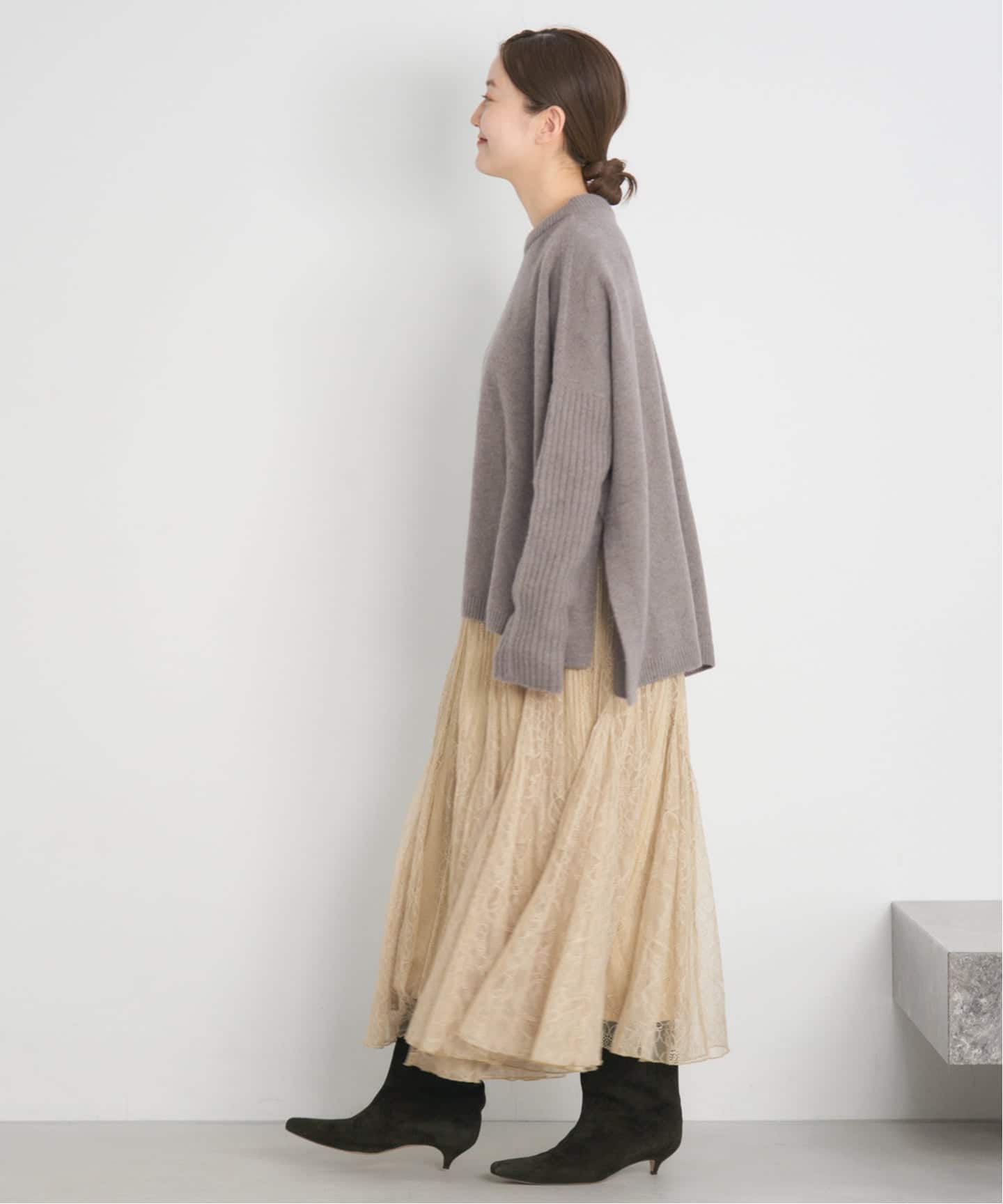 WEB限定/追加予約》ウールカシミヤ 脇スリットクルーネックプル