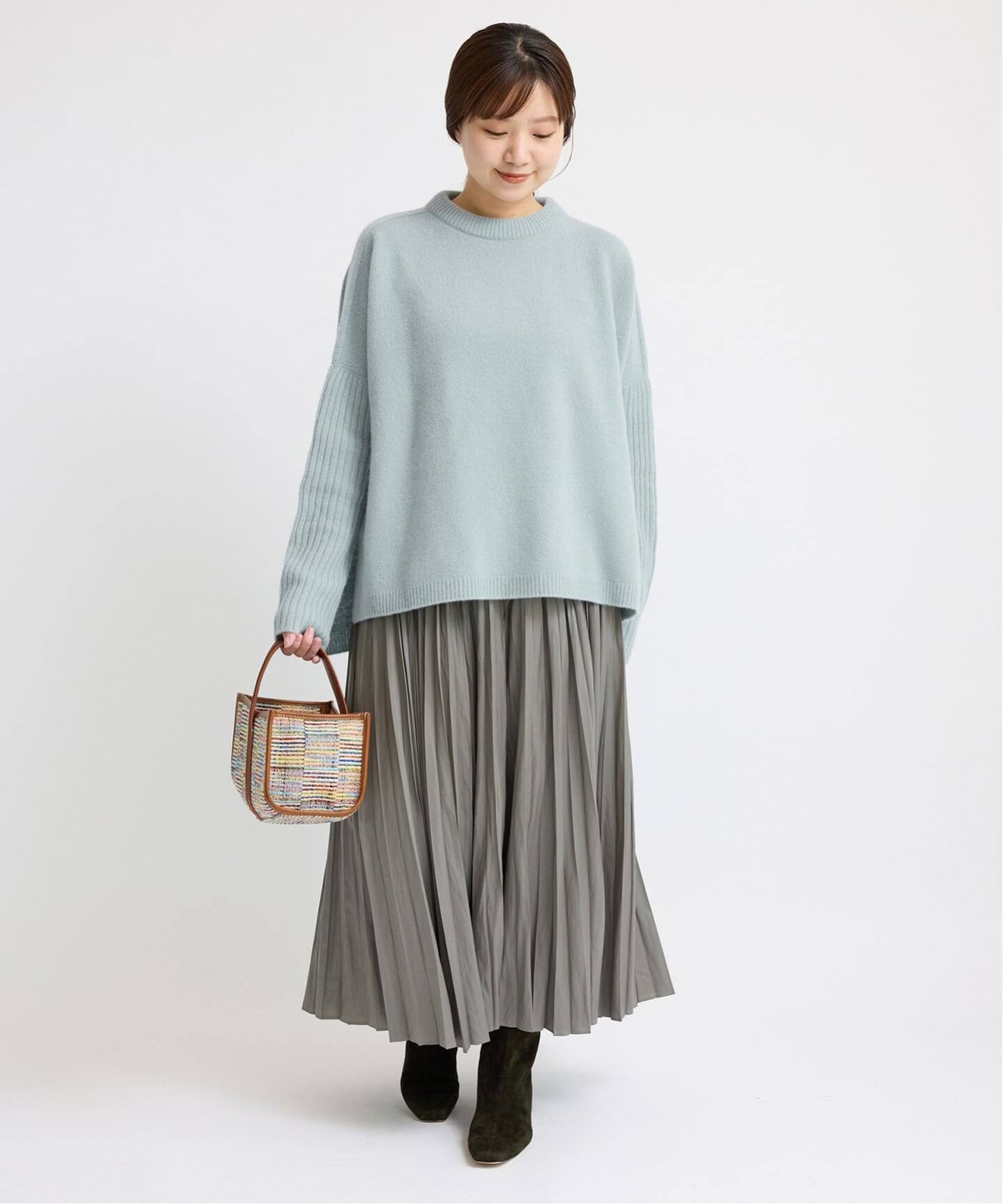 WEB限定/追加予約》ウールカシミヤ 脇スリットクルーネックプル