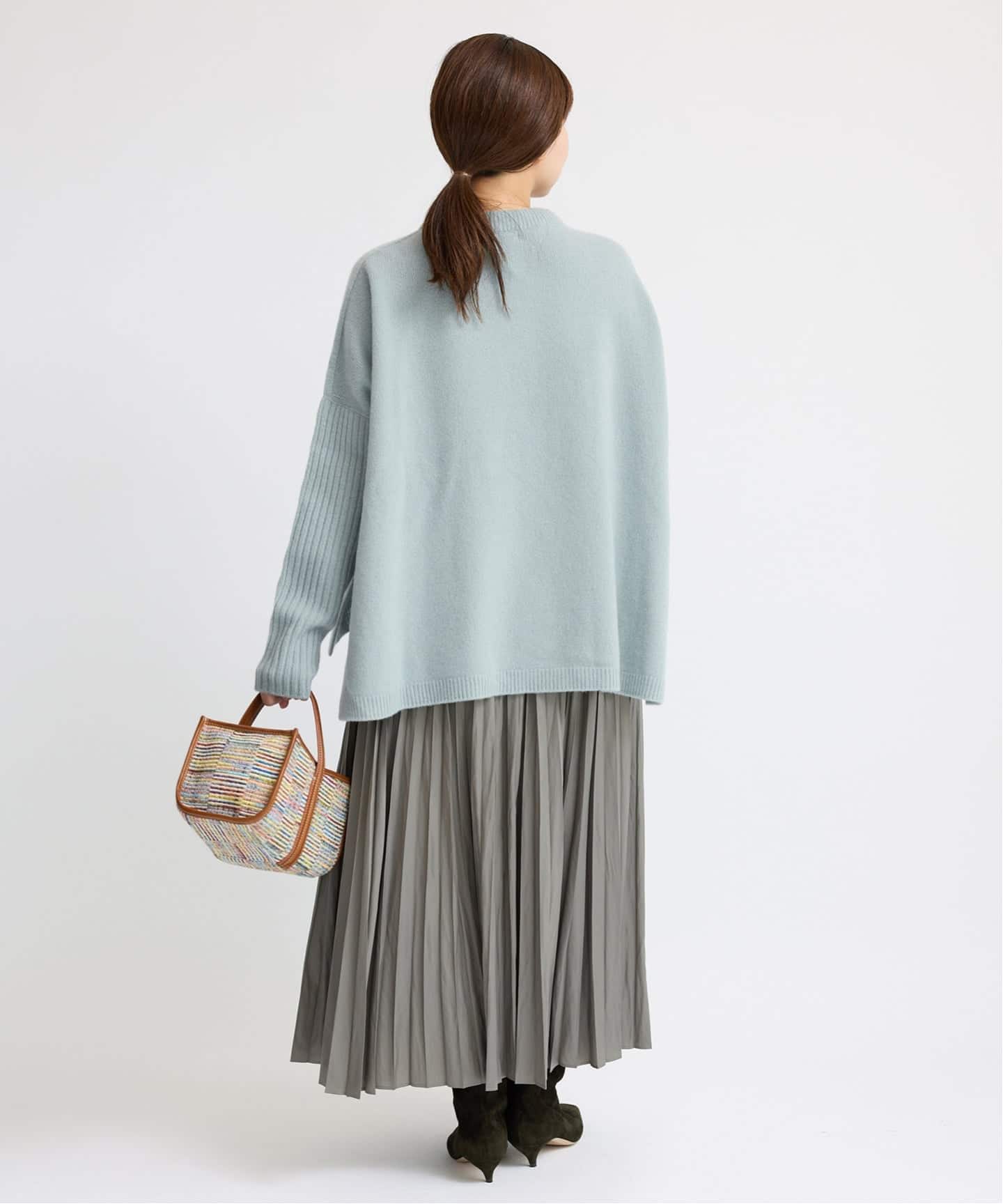 WEB限定/追加予約》ウールカシミヤ 脇スリットクルーネックプル