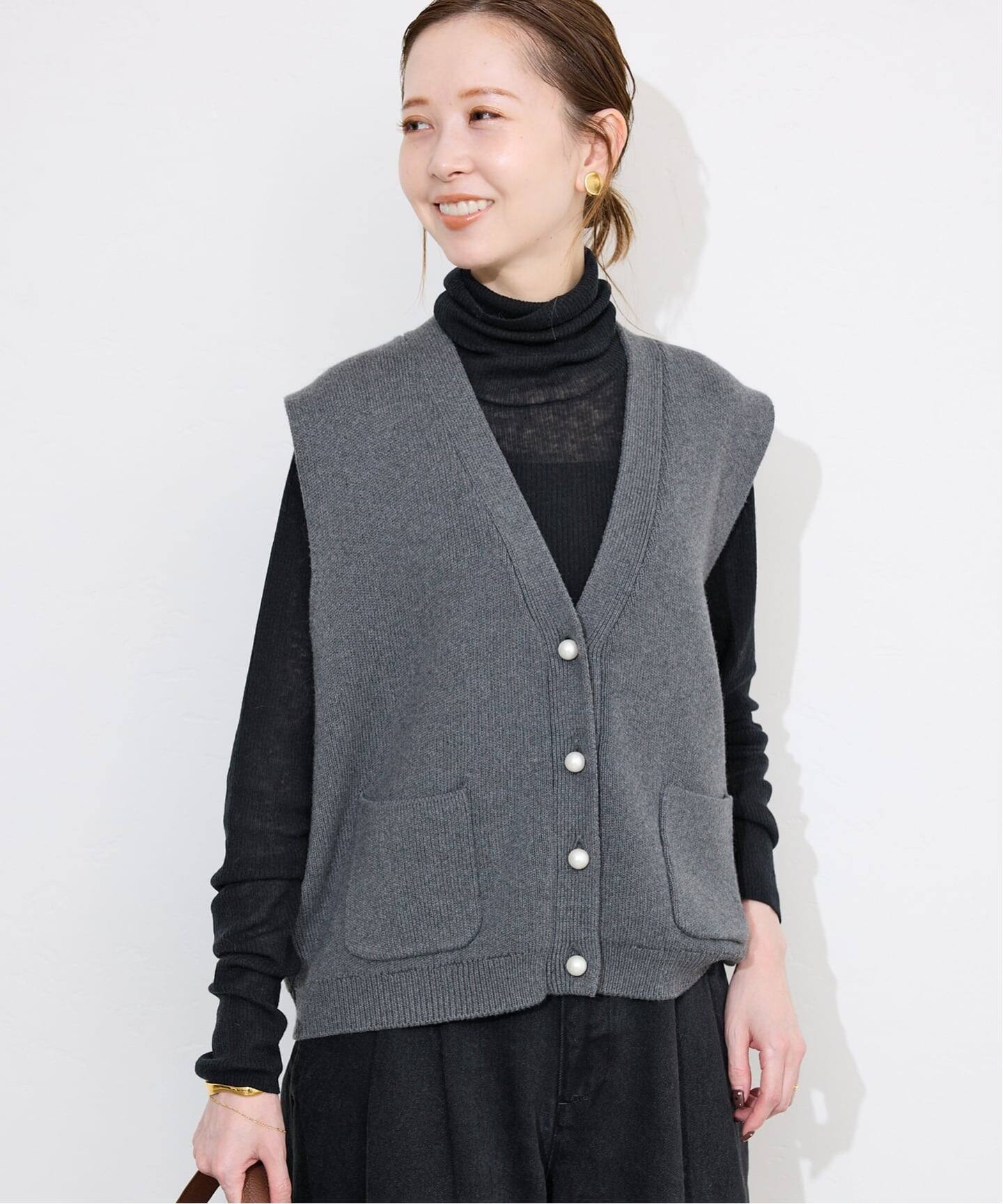 SLOBE IENA　スローブイエナ パールボタン　ベスト グレー ニット SLOBE IENA スローブイエナ パールボタン ベスト グレー ニット