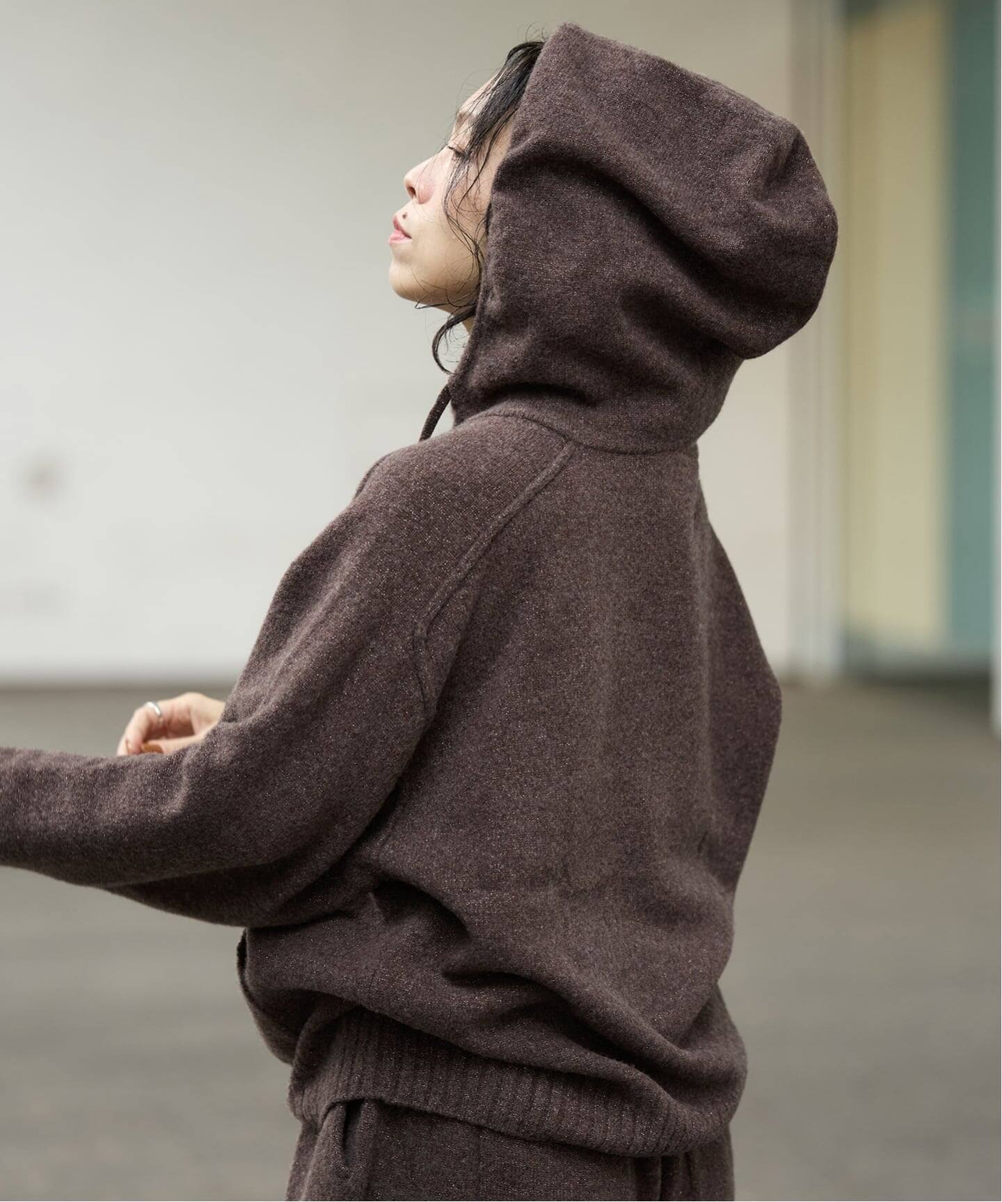 美品 2025AW イエナ IENA LA BOUCLE アルパカラメMIXニットパーカー ｜ブラウン系 シャイニー プルオーバー フーディ【2400014920741】 IENA - 美品 2025AW イエナ IENA LA BOUCLE アルパカラメMIXニット