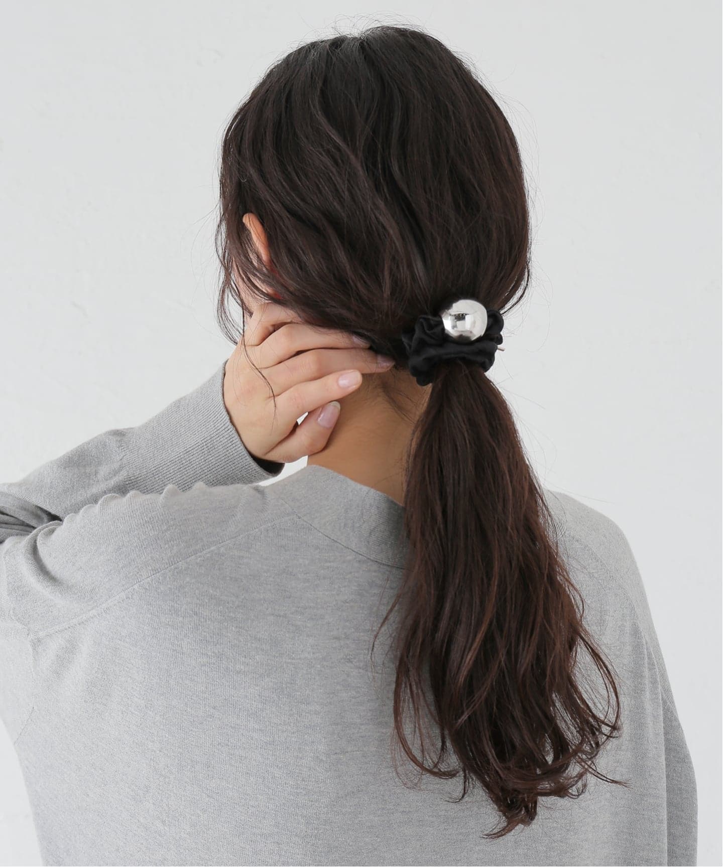 ヘアアクセサリー heyep  l Ball Scrunchie HEYEP/ヘイップ】Medium Metal Ball Silk Scrunchie（ヘア