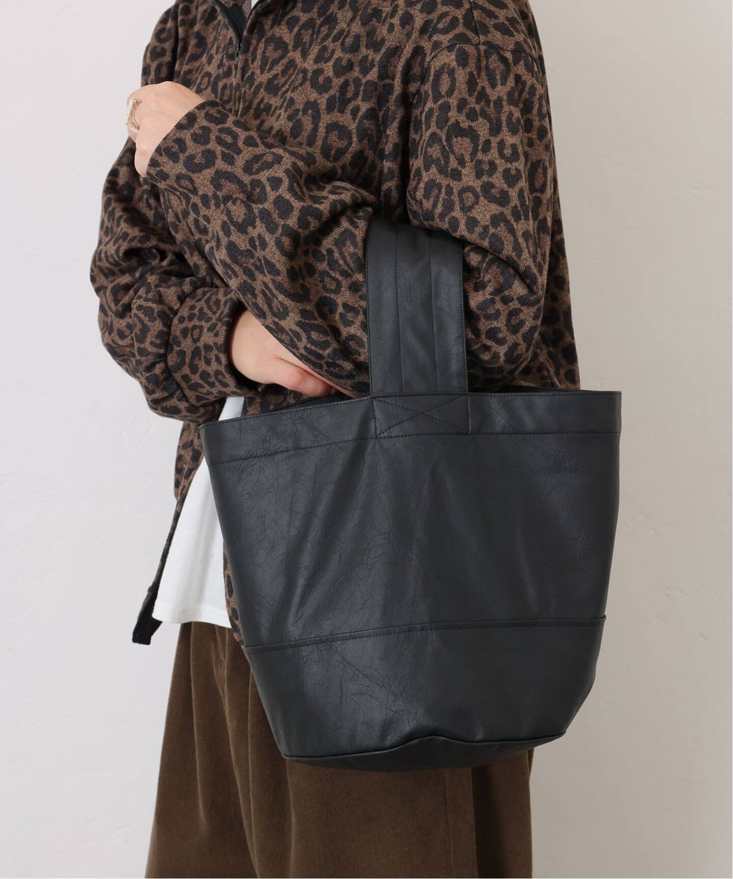 フェイクレザーサークルバックM ブラック ジャーナルスタンダードラックス フェイクレザー サークルBAG-M（その他バッグ）｜journal standard