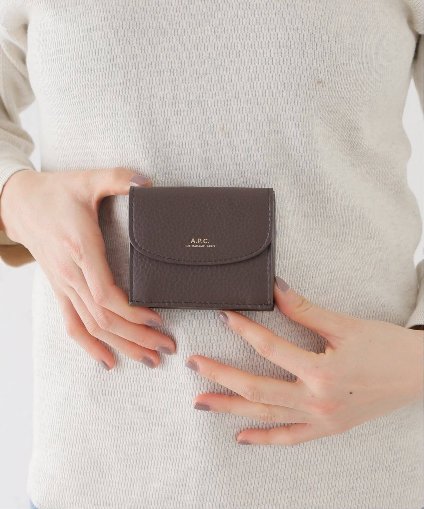 A.P.C./アーペーセー】TRIFOLD GENEVE-CUIR GRAINE（財布・コイン