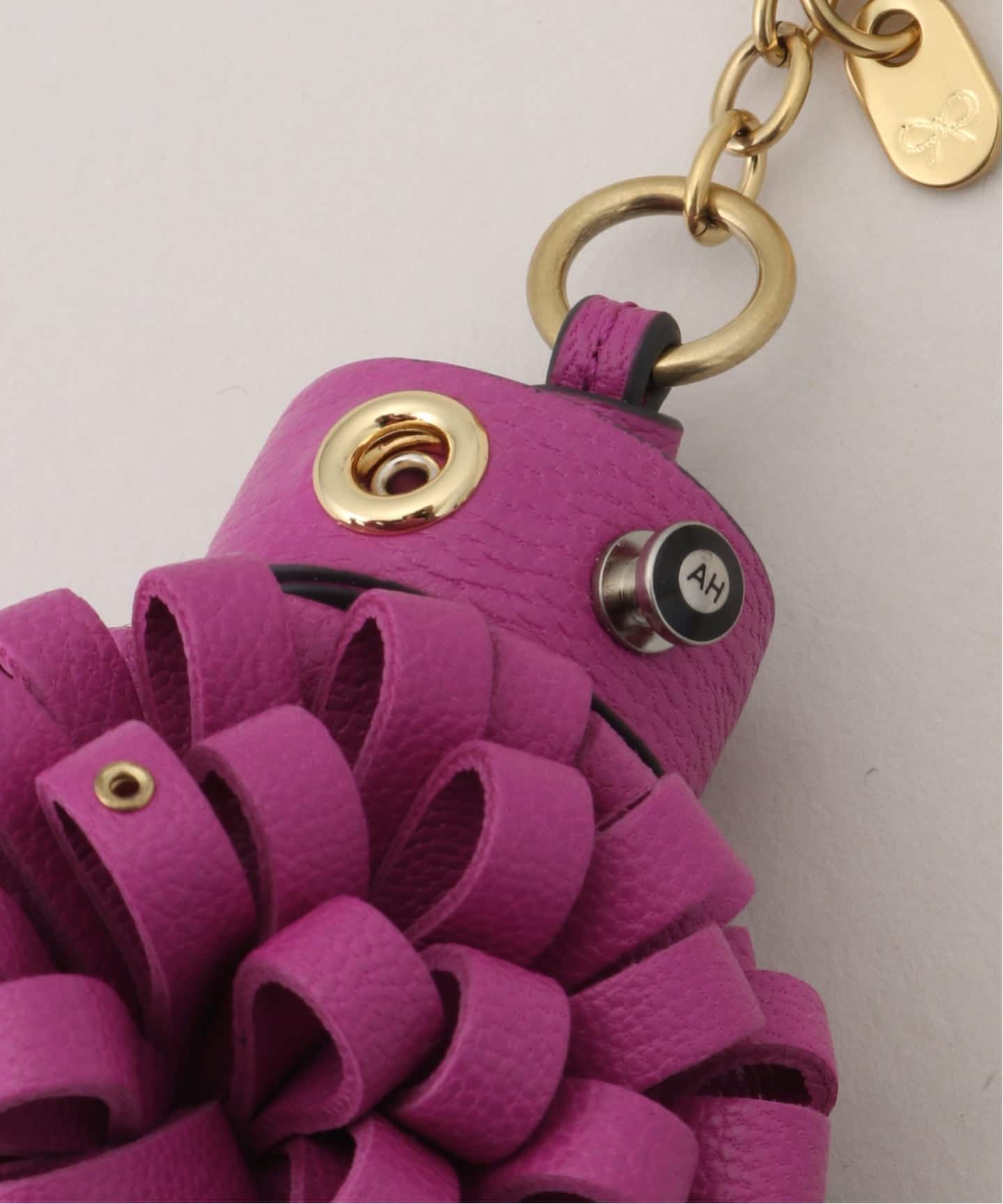 ANYA HINDMARCH/アニヤ ハインドマーチ CHARM EYELET CAPRA チャーム