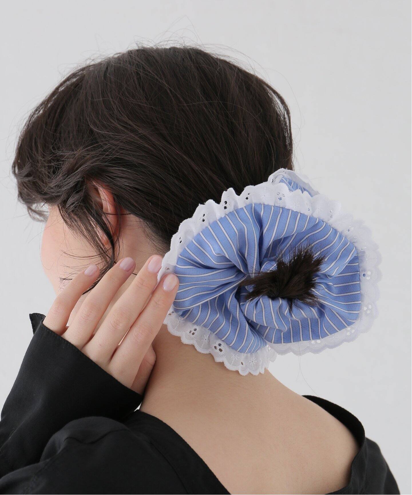 A Bronze Age/ブロンズエイジ ストライプシュシュ DOILY