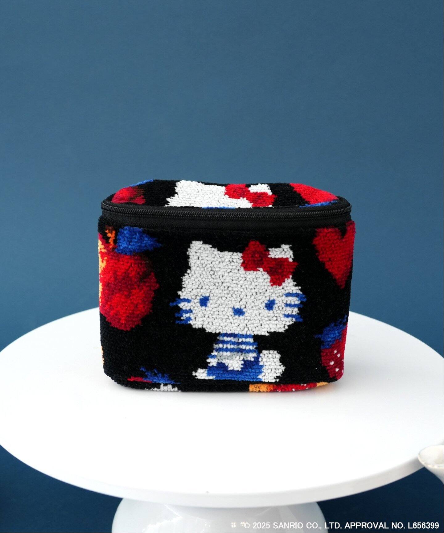 FEILER/フェイラー 別注 DLICIEUX HELLO KITTYガジェットポーチ 