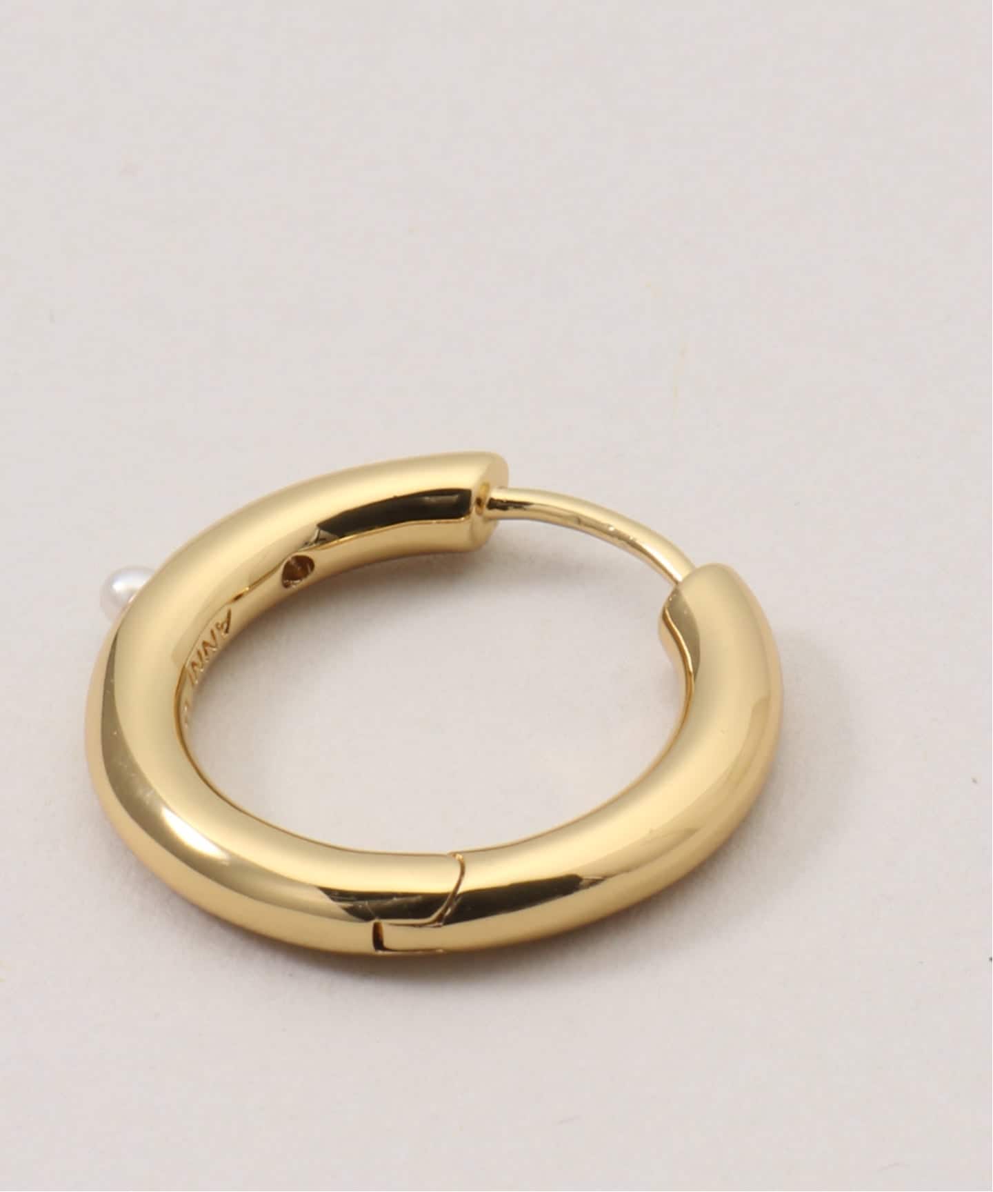 存在感抜群！エナメルピアス BRIGITTE ホワイト×ゴールド ボディピアス 16G バーベル 14Kゴールド立爪クリスタルバーベル