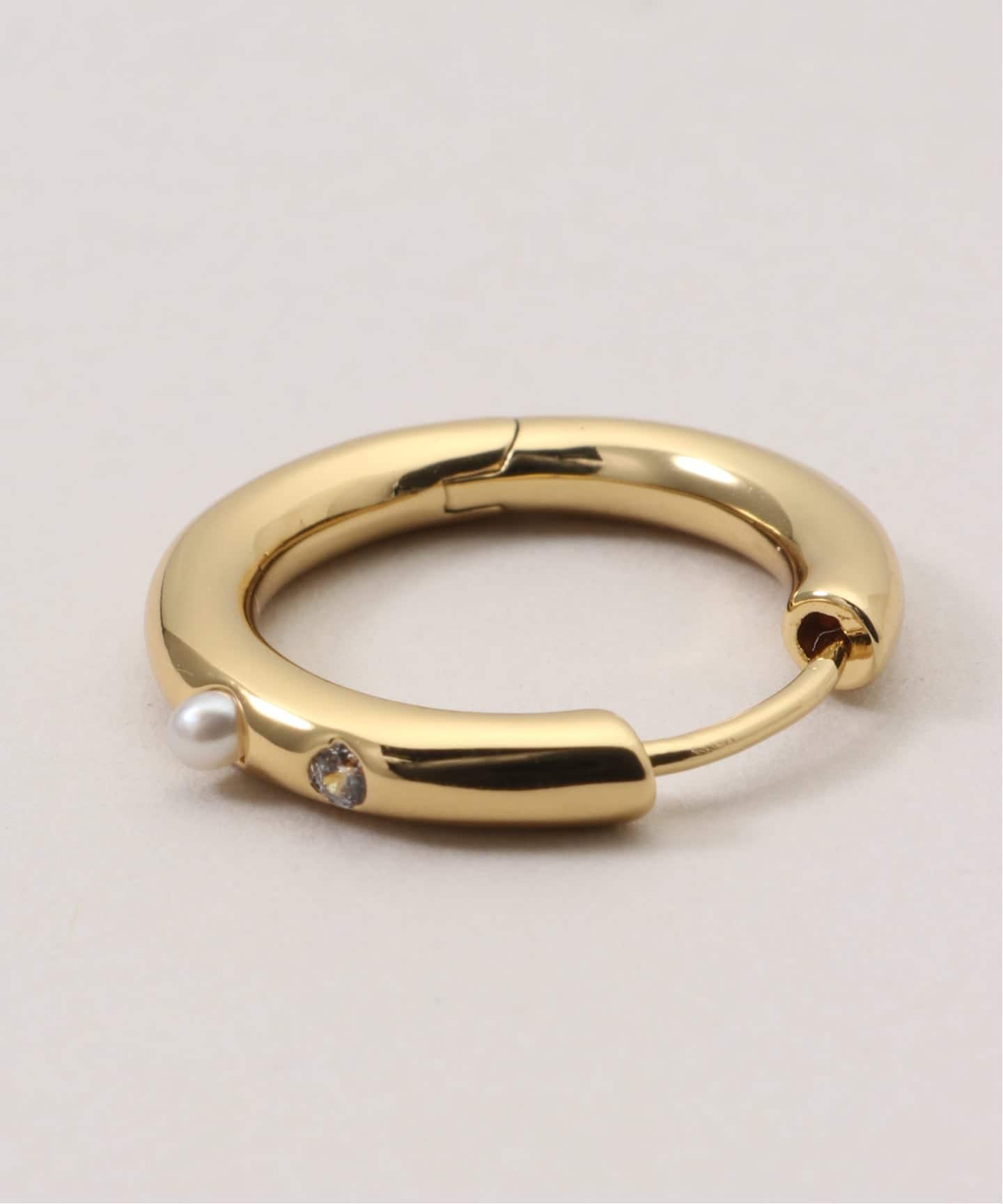 存在感抜群！エナメルピアス BRIGITTE ホワイト×ゴールド ANNI LU BRIGITTE HOOPS：ピアス（ピアス（両耳用））｜CITYSHOP
