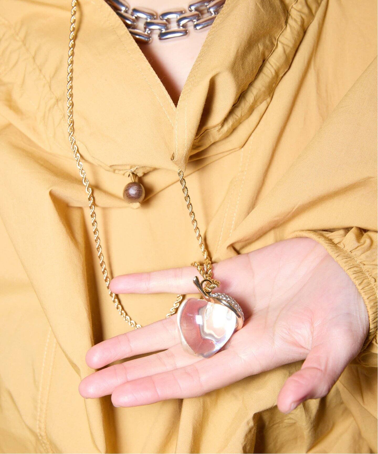 Kenneth Jay Lane CLEAR APPLE PENDANT 9905N34X：ペンダント 