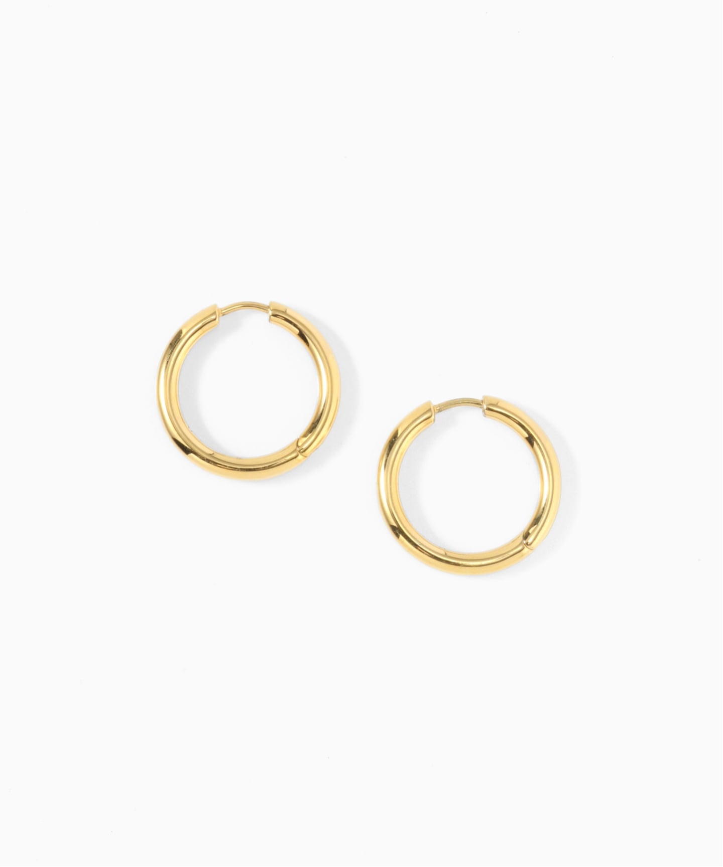 TOM WOOD Classic Hoops Medium Gold（ピアス（両耳用））｜BOICE FROM