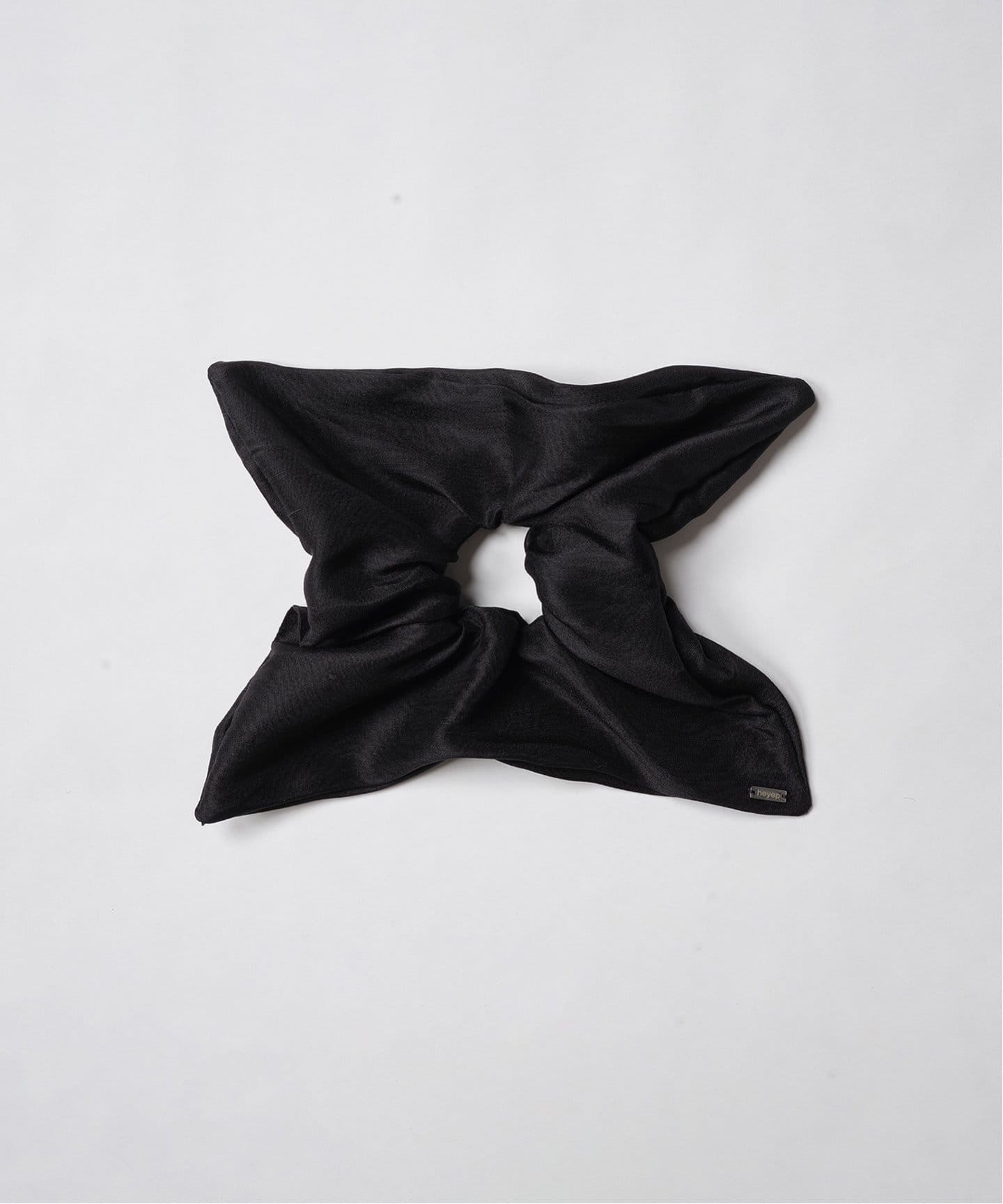 ヘアアクセサリー heyep Silk Square Medium Scrunchie BLACK heyep】Silk Square Medium Scrunchie｜GOODS(グッズ)｜MANOF