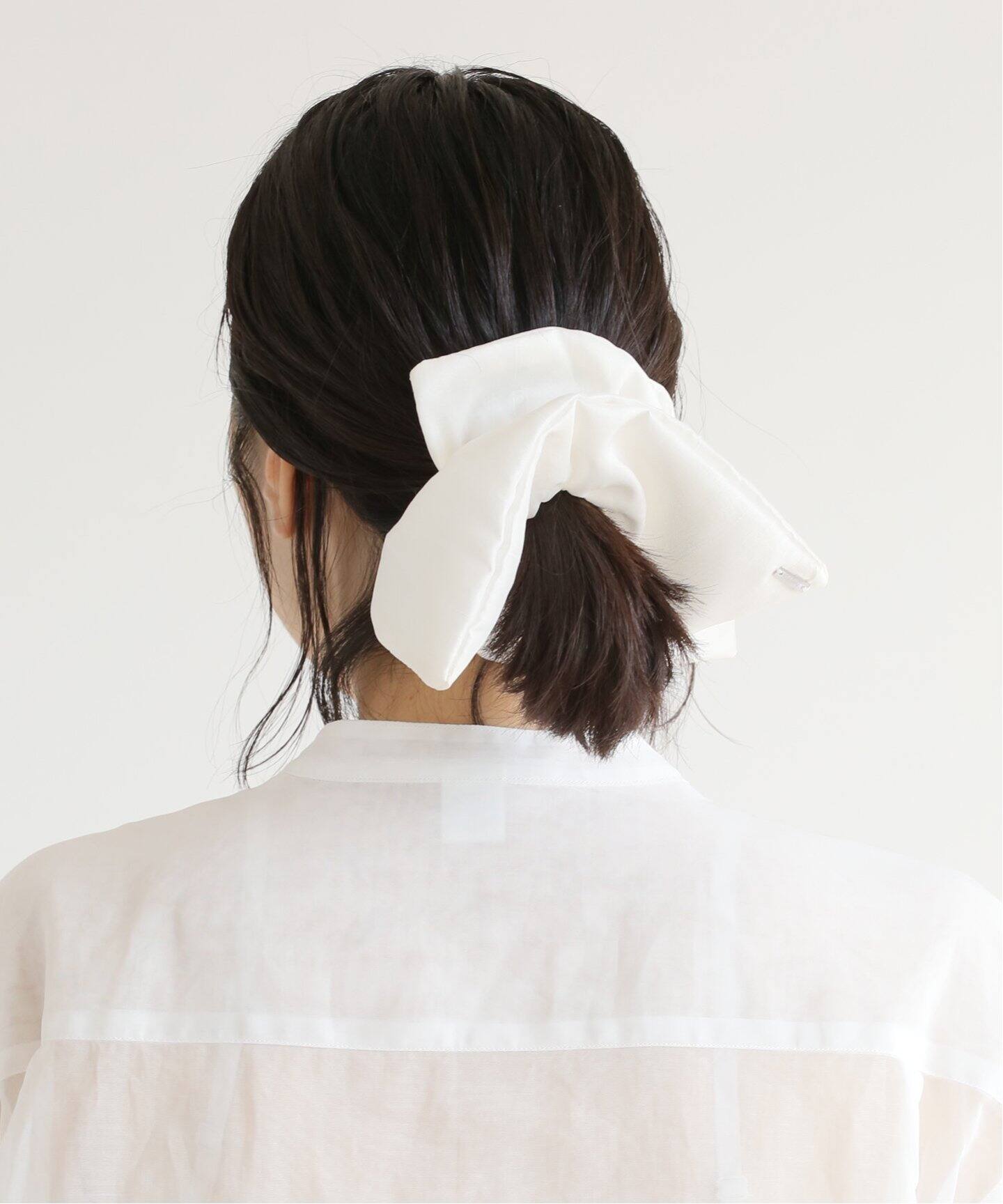 ヘアアクセサリー heyep Silk Square Medium Scrunchie Silk Square Medium Scrunchie – heyep