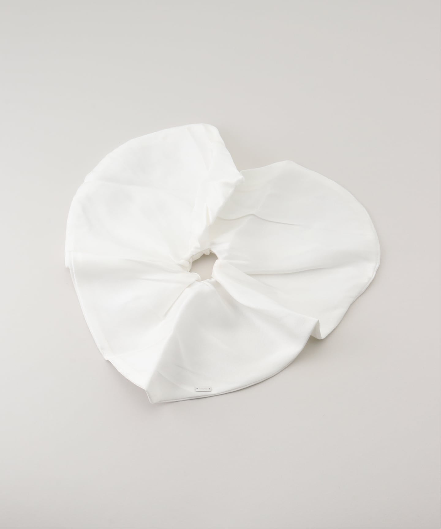 HEYEP Silk Heart Scrunchie-Large（ヘアアクセサリー）｜BOICE FROM