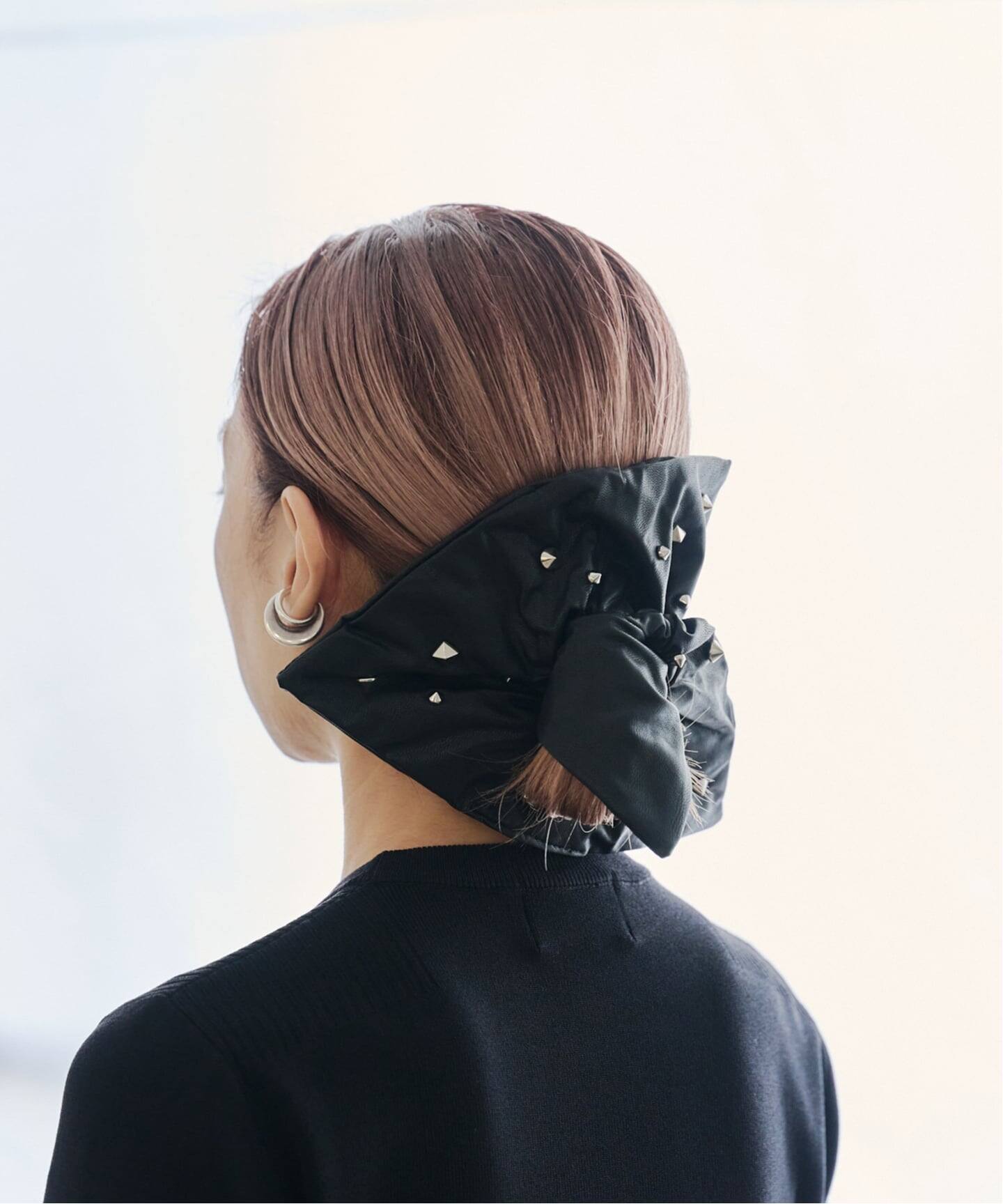 HEYEP Faux Leather Studded Scrunchie（ヘアアクセサリー）｜BOICE