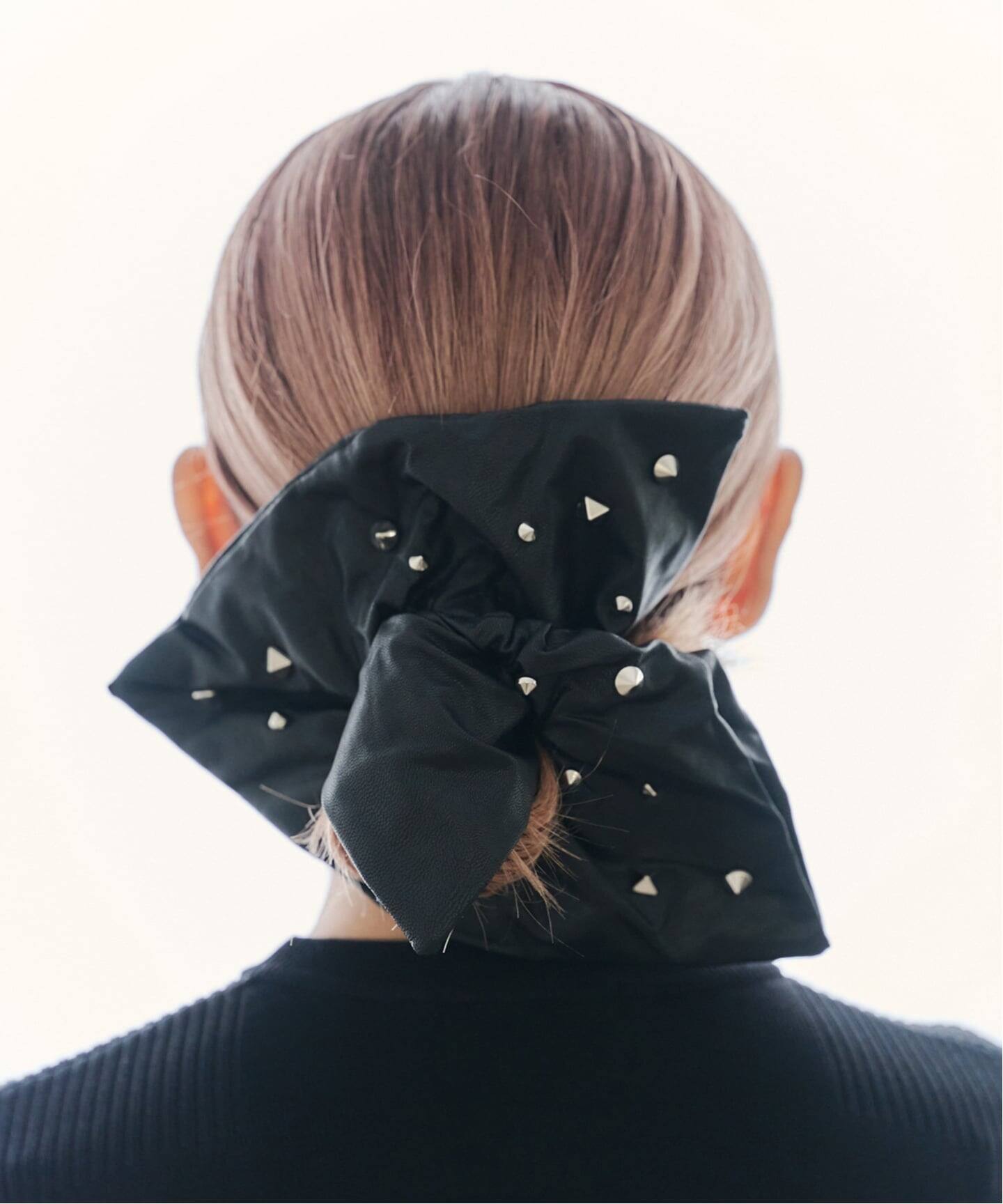 HEYEP Faux Leather Studded Scrunchie（ヘアアクセサリー）｜BOICE