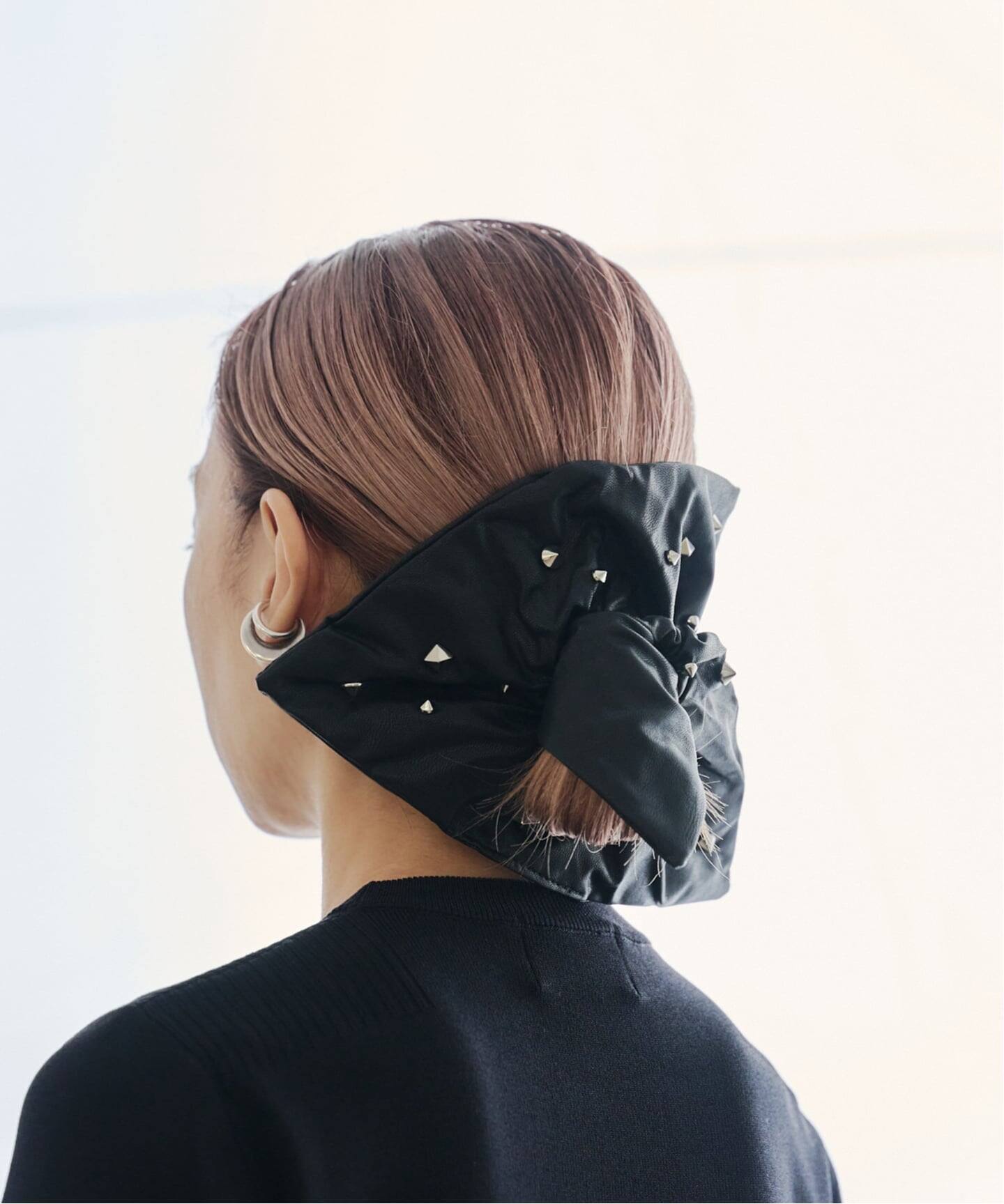 HEYEP Faux Leather Studded Scrunchie（ヘアアクセサリー）｜BOICE