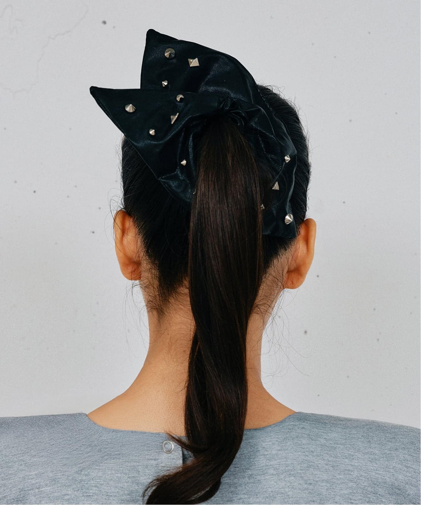 HEYEP Faux Leather Studded Scrunchie（ヘアアクセサリー）｜BOICE