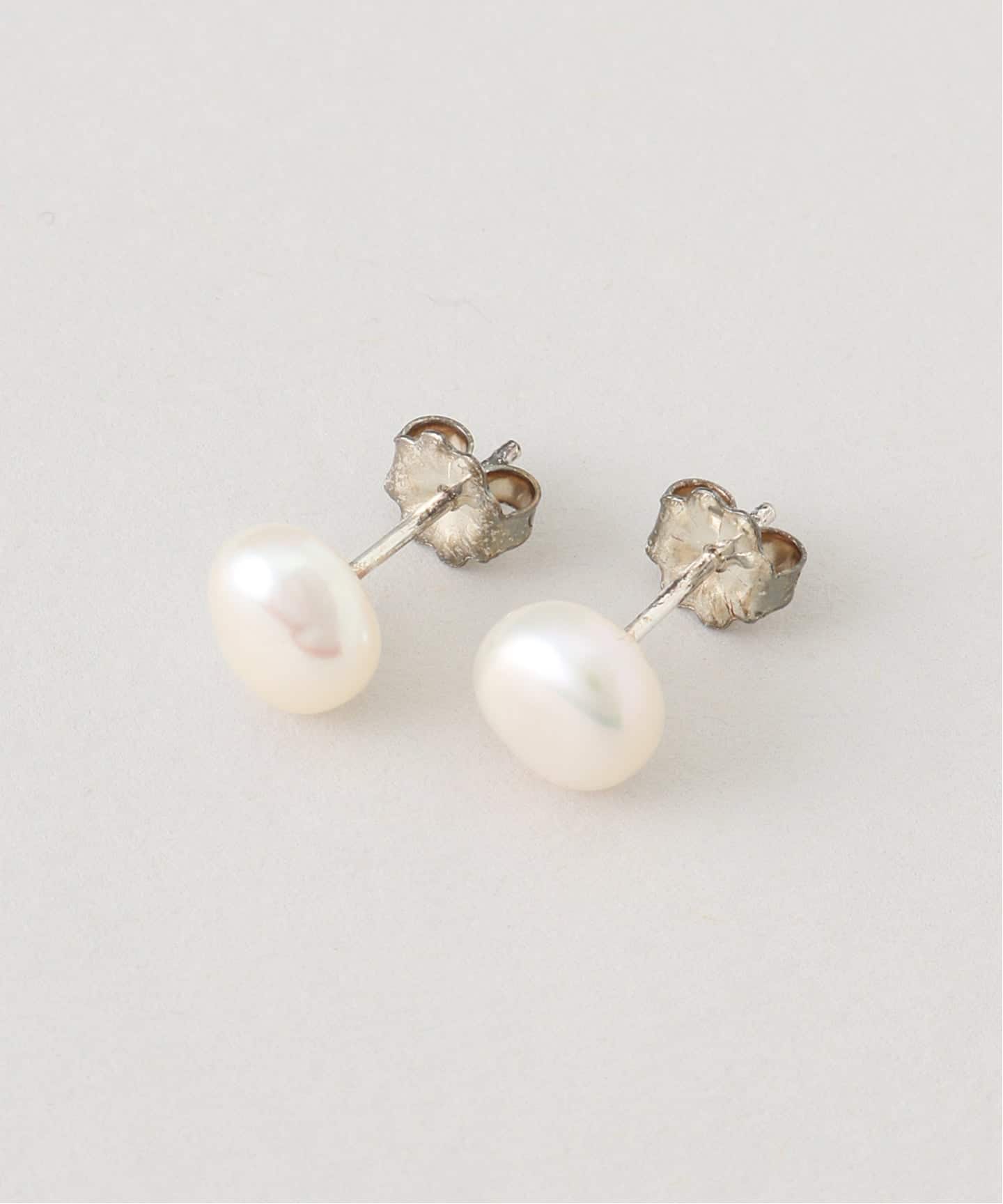 Kara Yoo Petite Drothy リボン　ピアス LOYTO STORE｜【Kara Yoo（カラ・ユ）】DOROTHY プチピアス