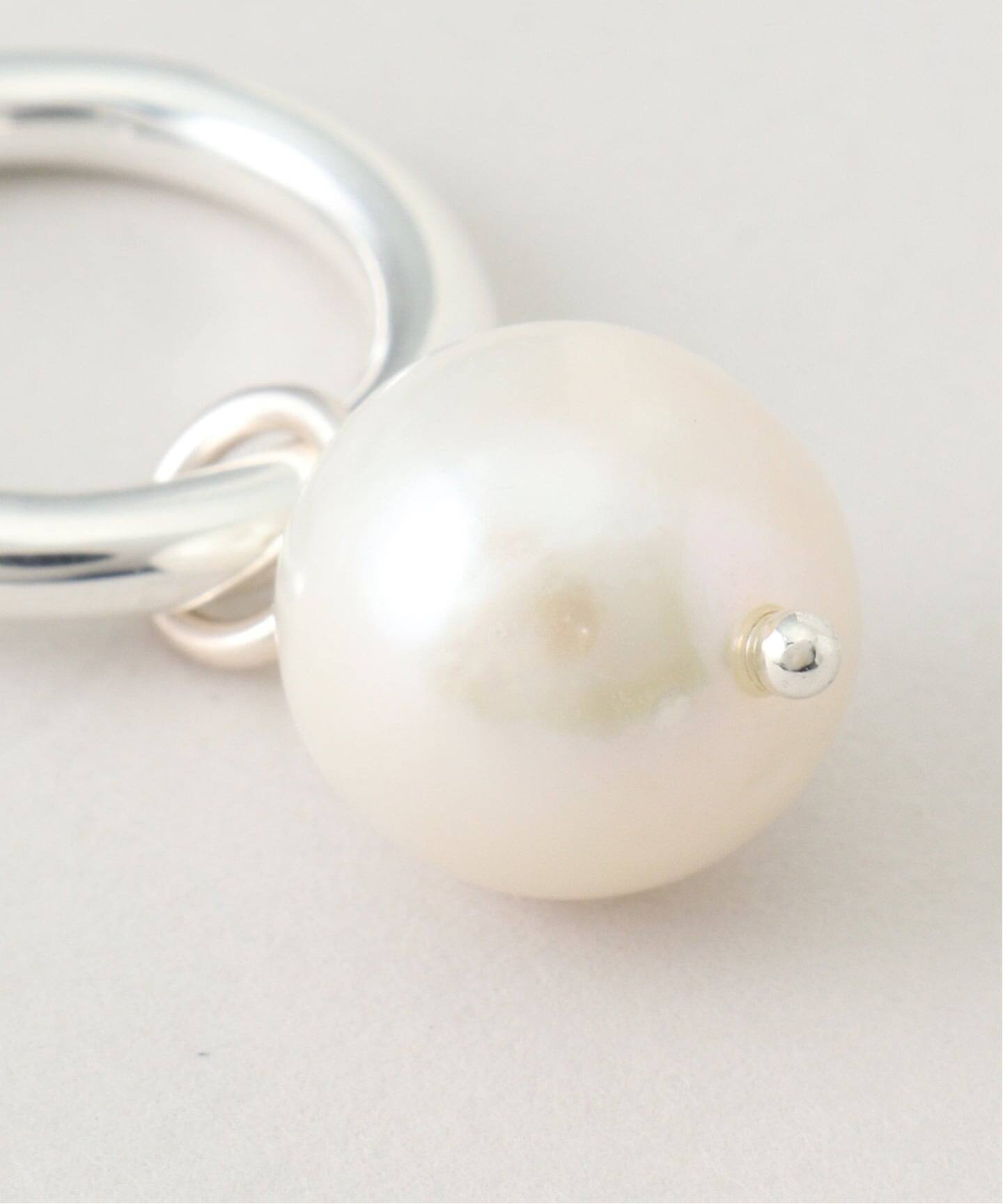 Kara Yoo ホワイトパールフープピアス KARA YOO/カラ・ユ 2WAYパールフープピアス（ピアス（両耳用