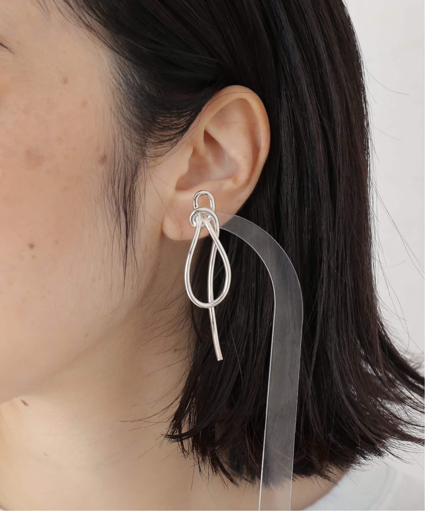 Completedworks アシンメトリー ノット earring（ピアス（両耳用