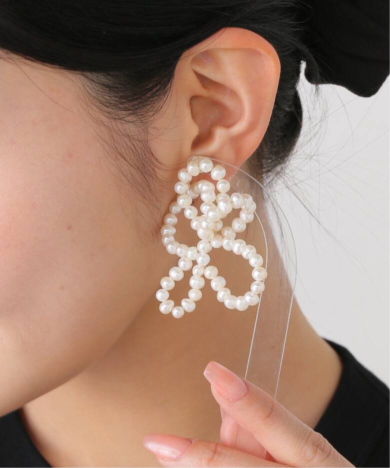 COMPLETEDWORKS freshwater pearls flower ピアス（ピアス（両耳用 